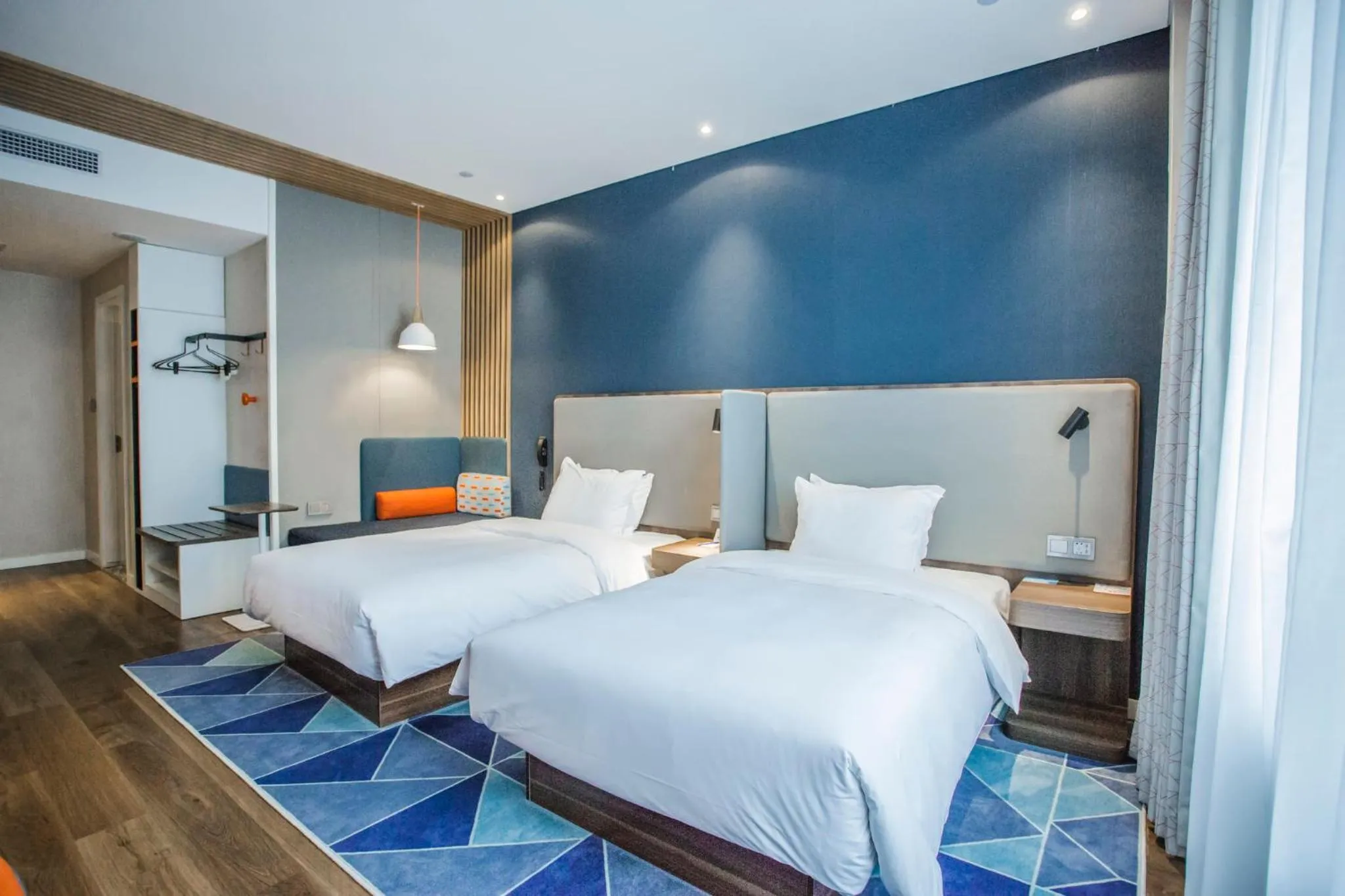 Photo of the whole room, Bed in Holiday Inn Express Hangzhou Xixi Tourism Zone by IHG