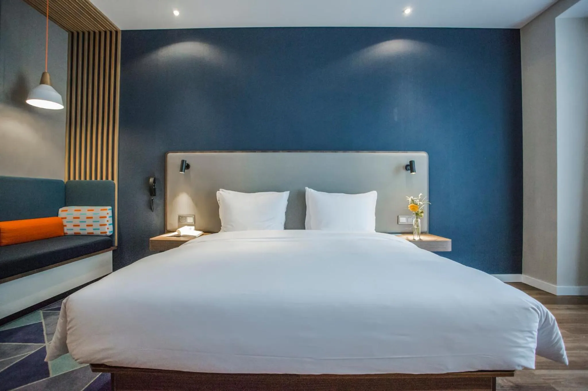 Photo of the whole room, Bed in Holiday Inn Express Hangzhou Xixi Tourism Zone by IHG