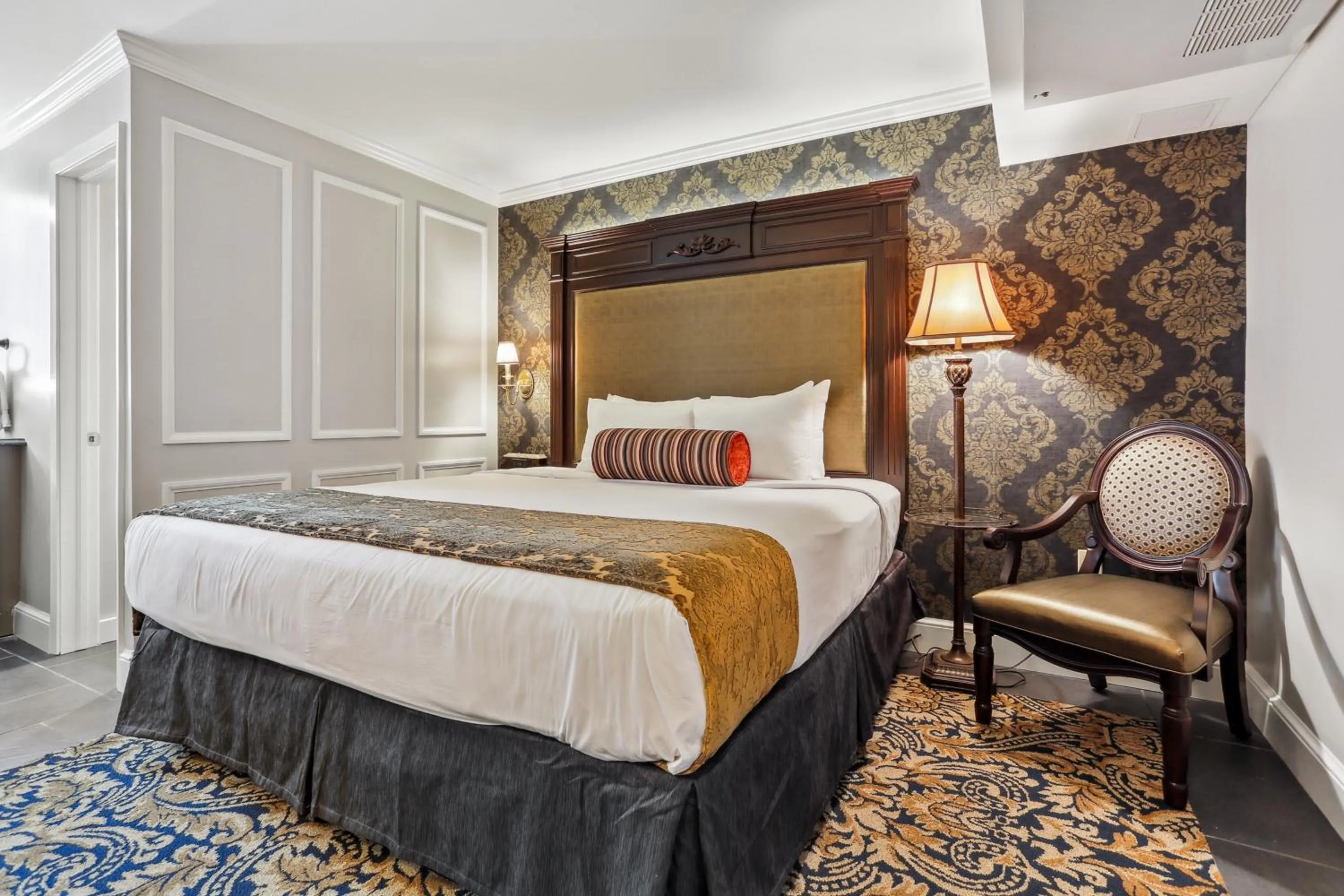 Bed in Place D'Armes Hotel