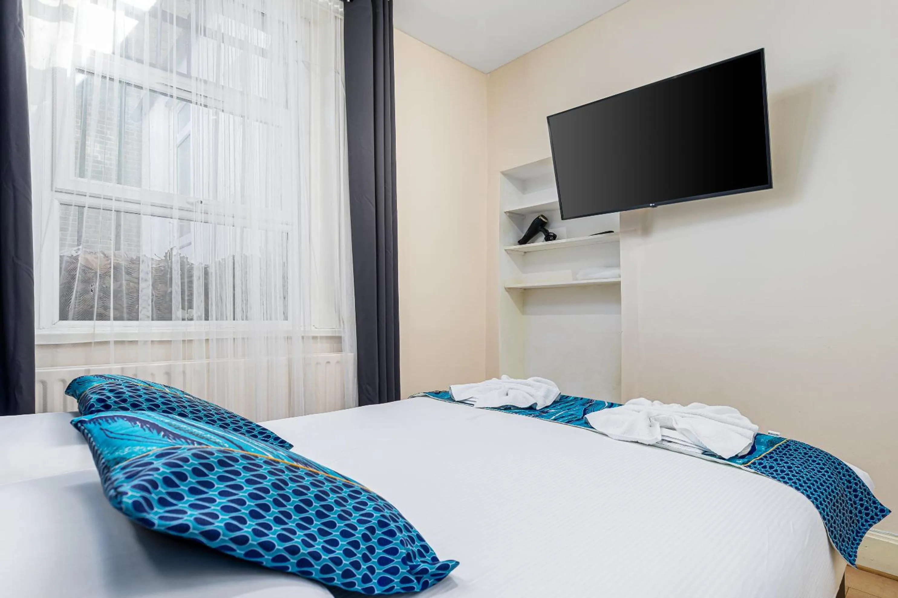 Bed in Camden Apartments