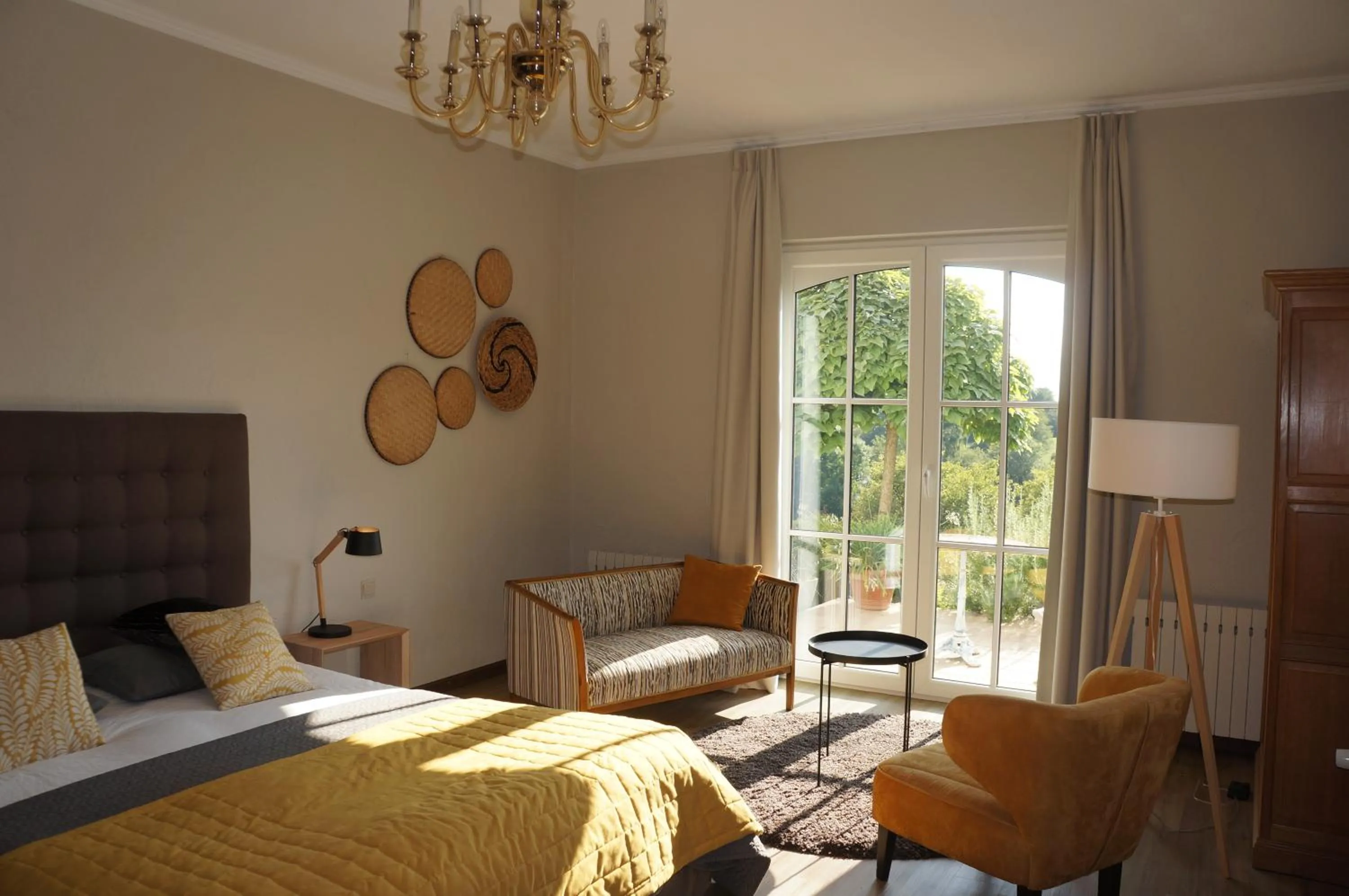 Garden view, Bed in B&B LES CRESSES