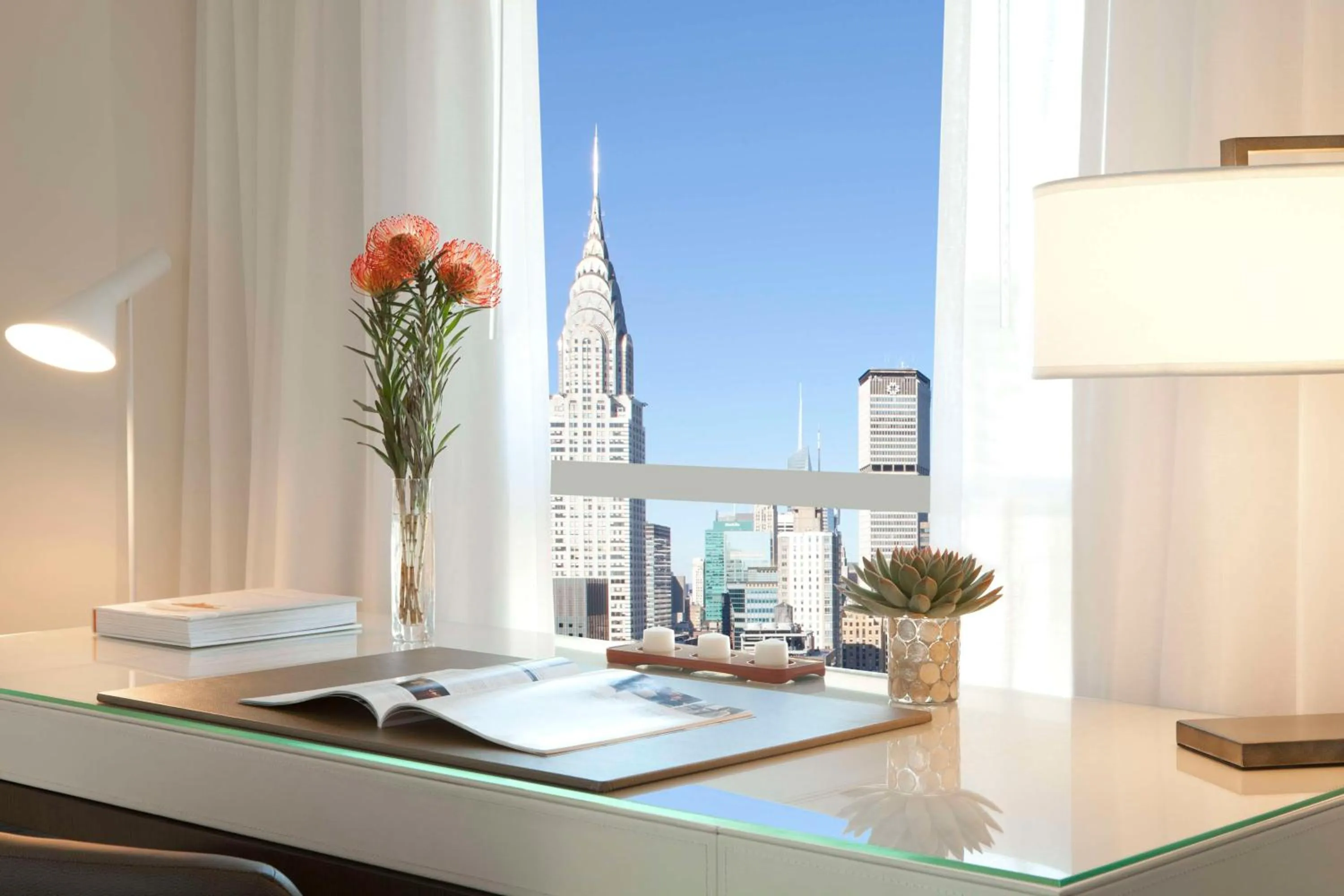 Bedroom in Millennium Hilton New York One UN Plaza