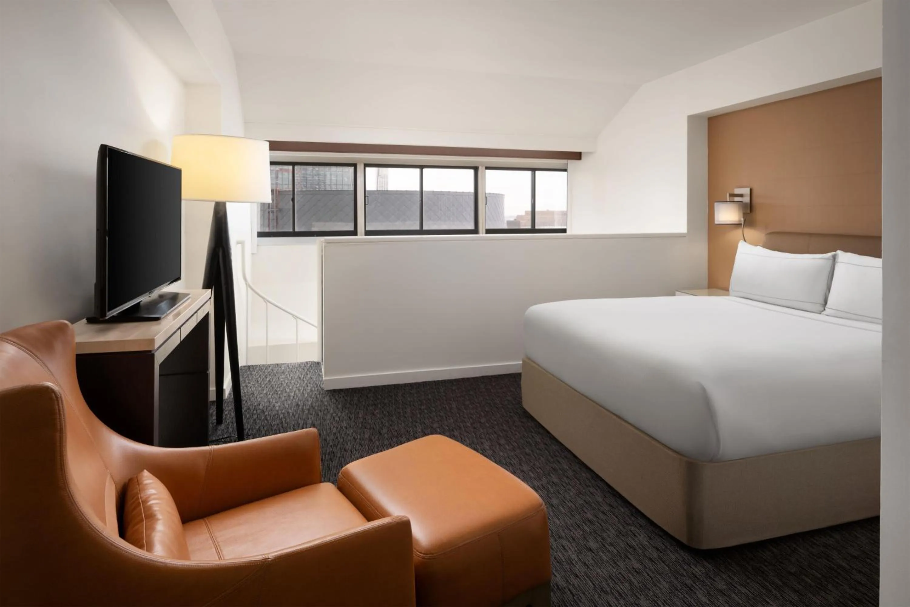 Bed in Millennium Hilton New York One UN Plaza