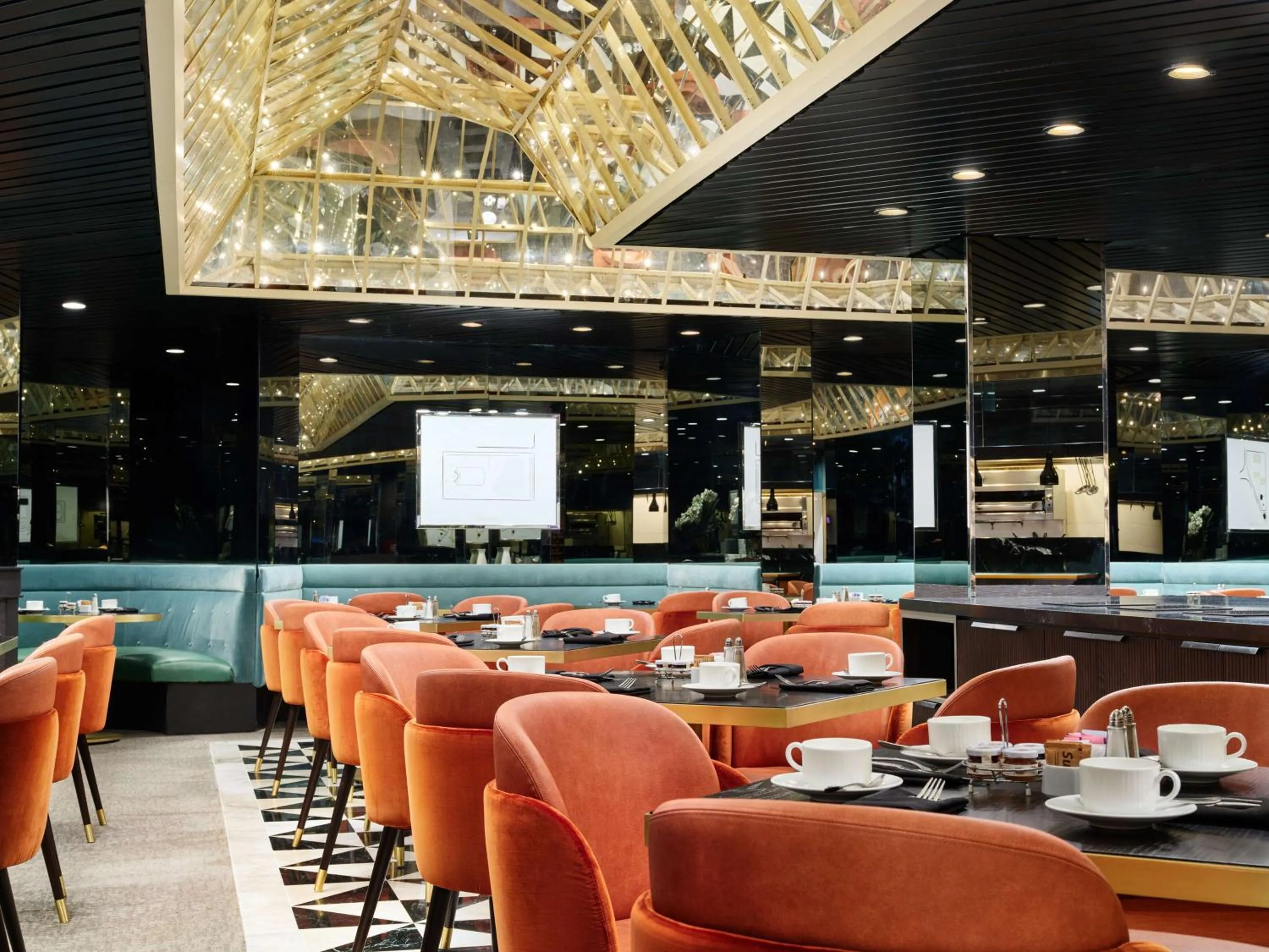 Restaurant/places to eat in Millennium Hilton New York One UN Plaza