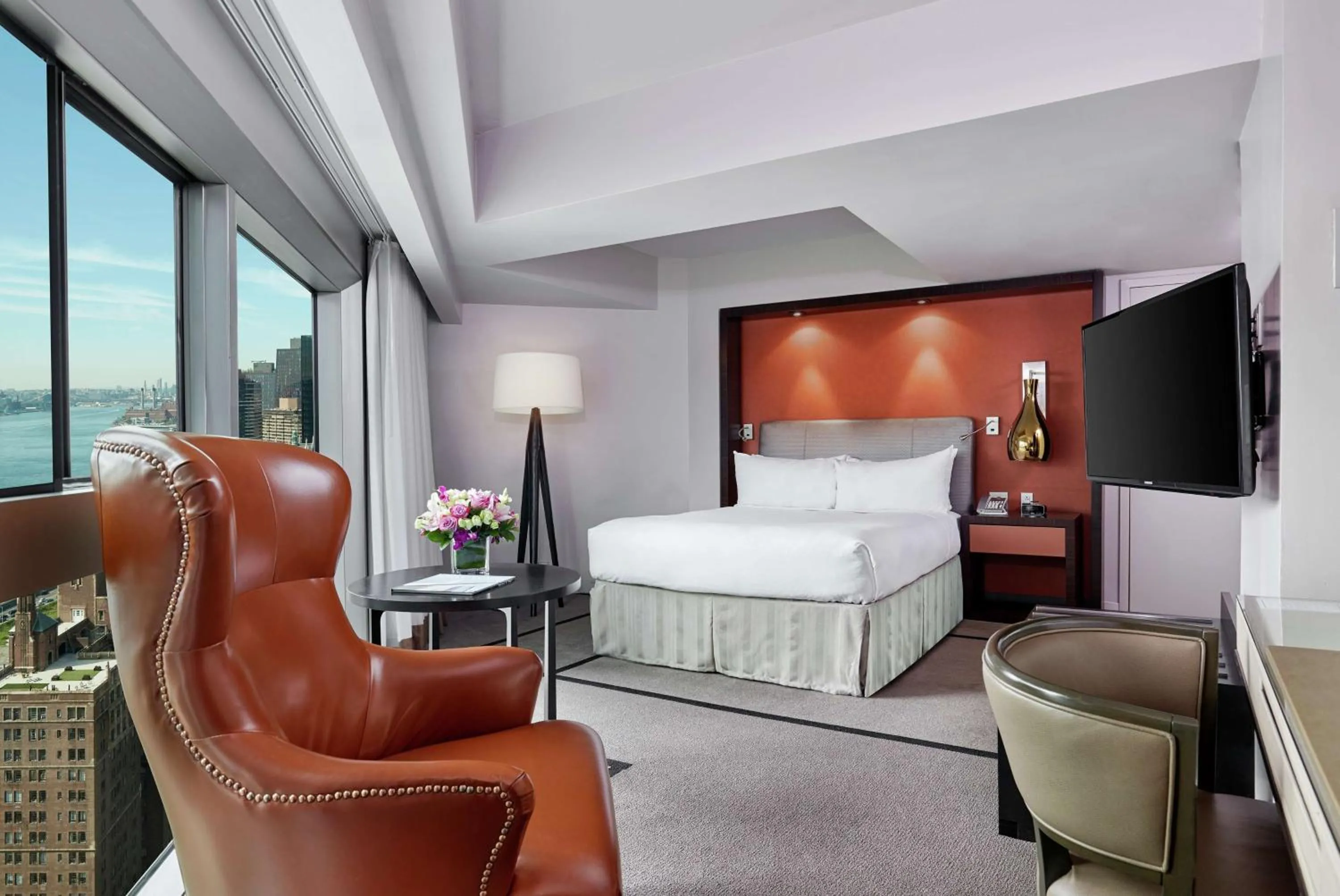 Bed in Millennium Hilton New York One UN Plaza