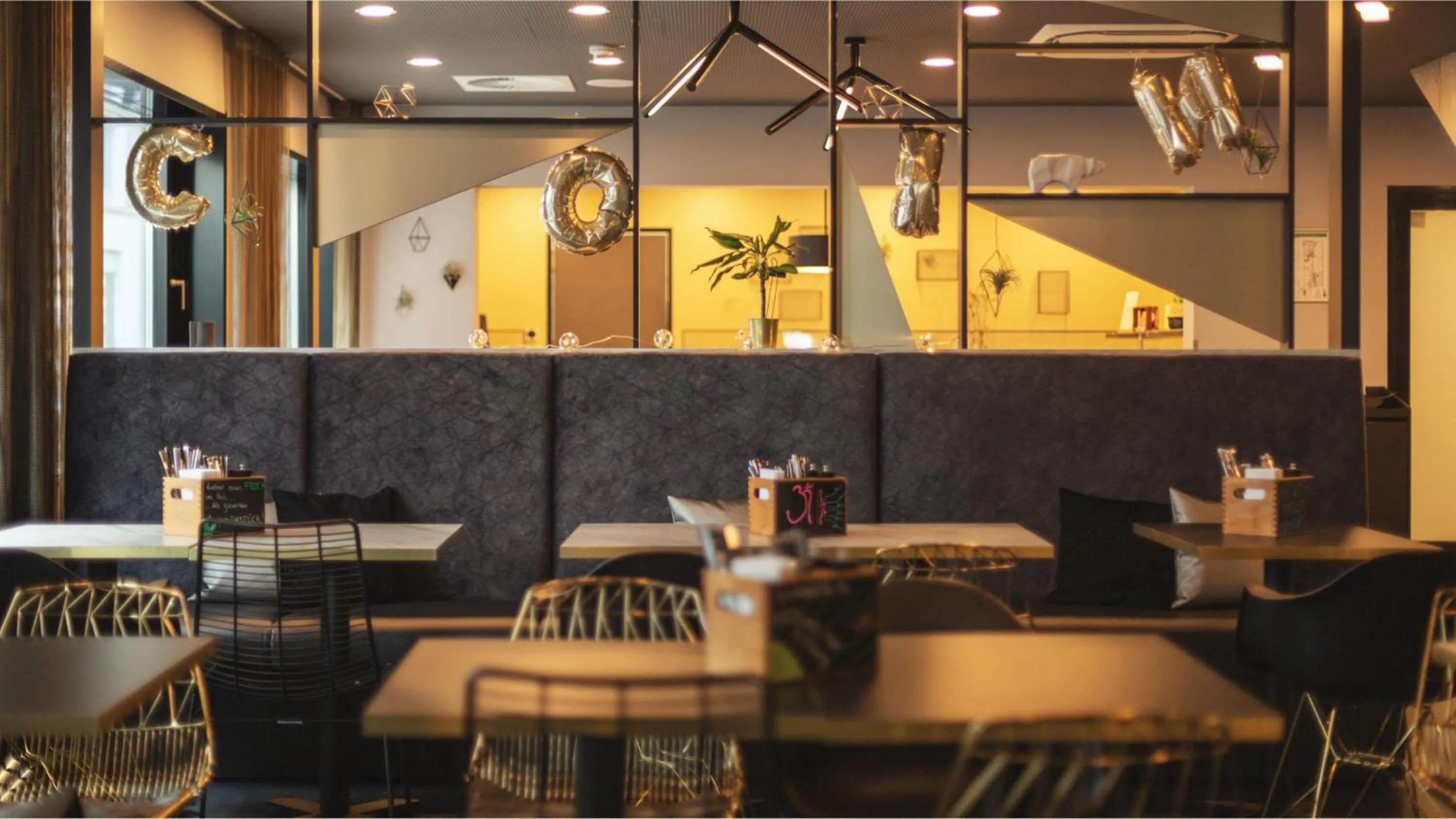 Restaurant/places to eat in Holiday Inn - the niu, Coin Frankfurt Ostend by IHG