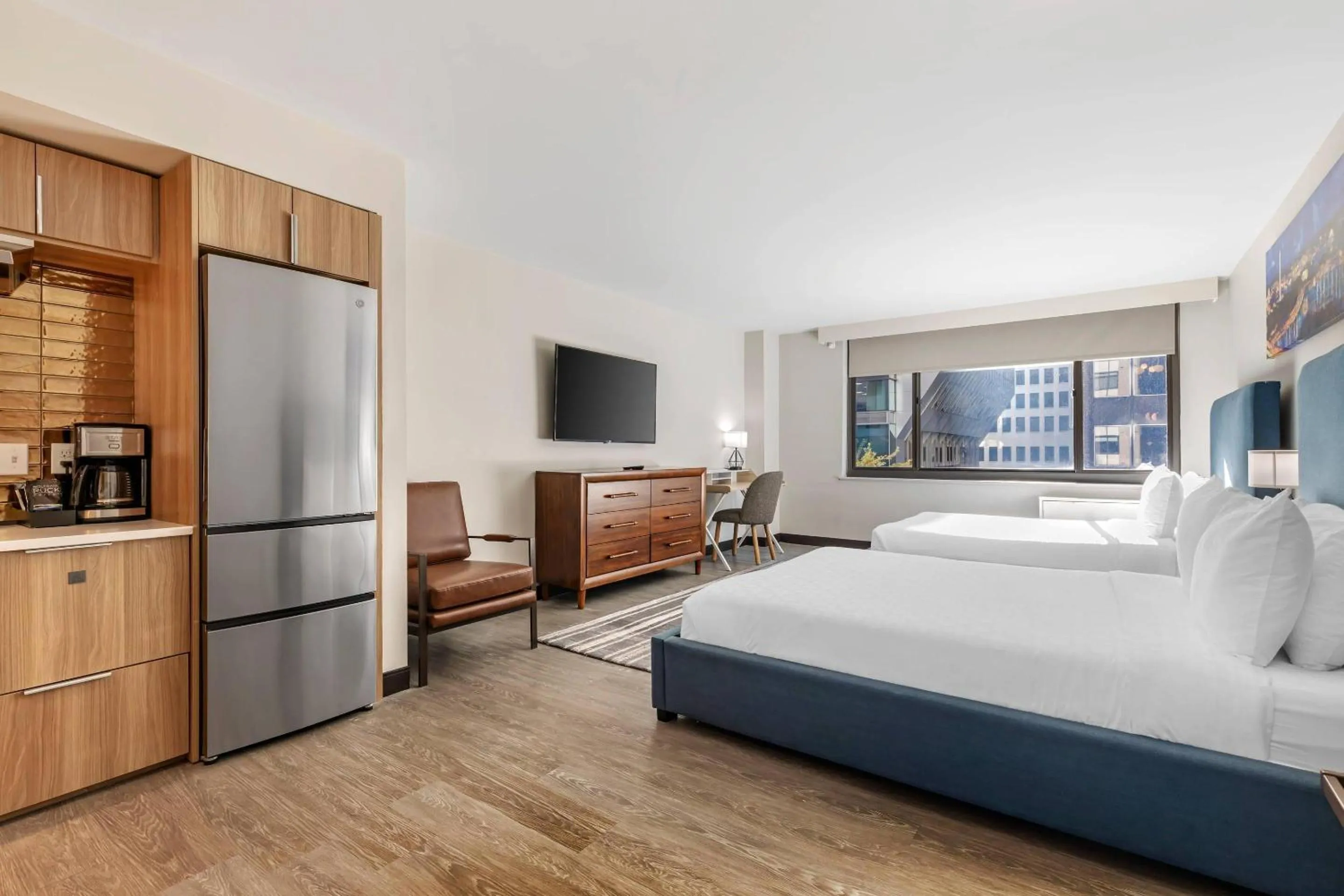 TV and multimedia, Bed in The Quincy, an Ascend Collection Hotel