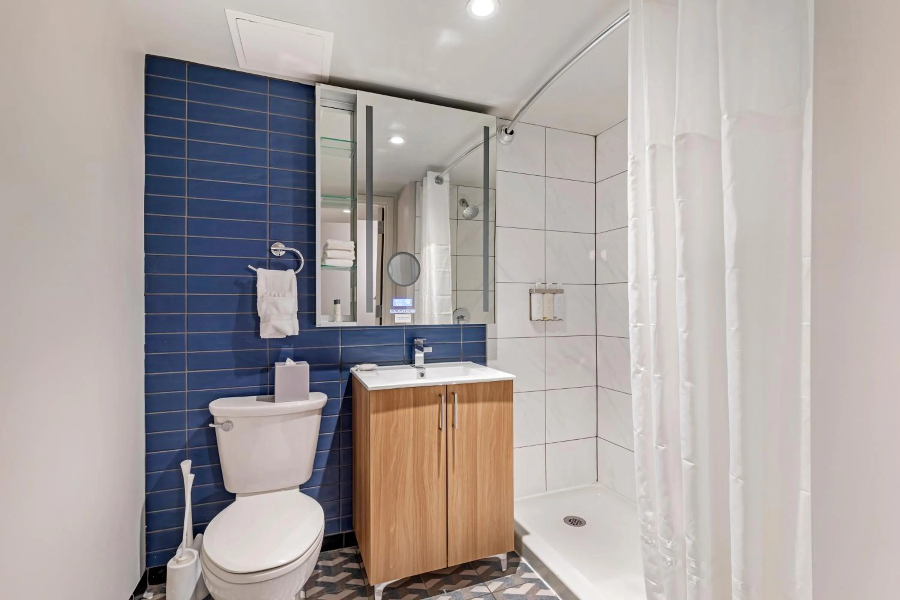 Shower in The Quincy, an Ascend Collection Hotel