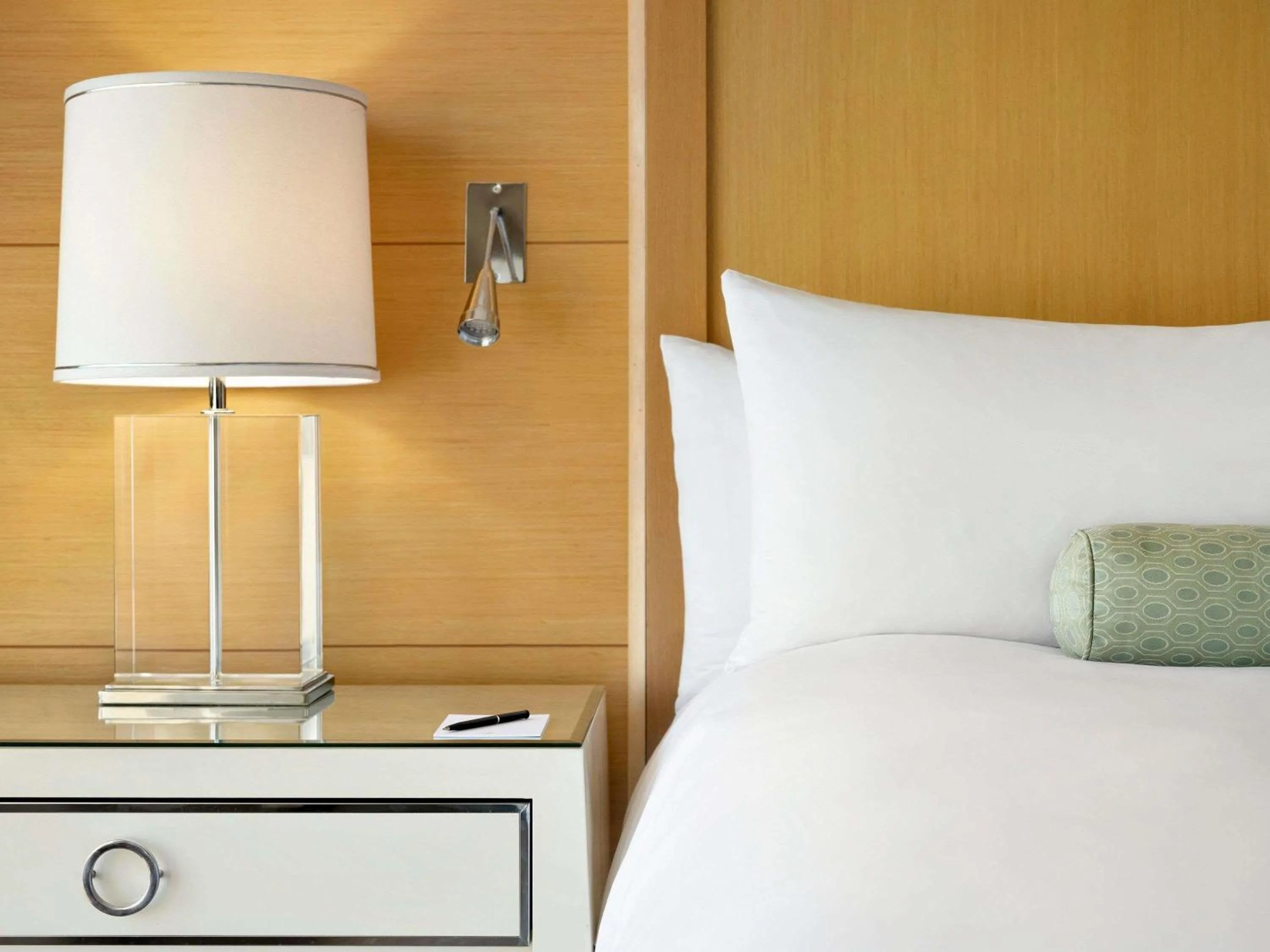 Bedroom, Bed in Hotel Sofitel Los Angeles at Beverly Hills