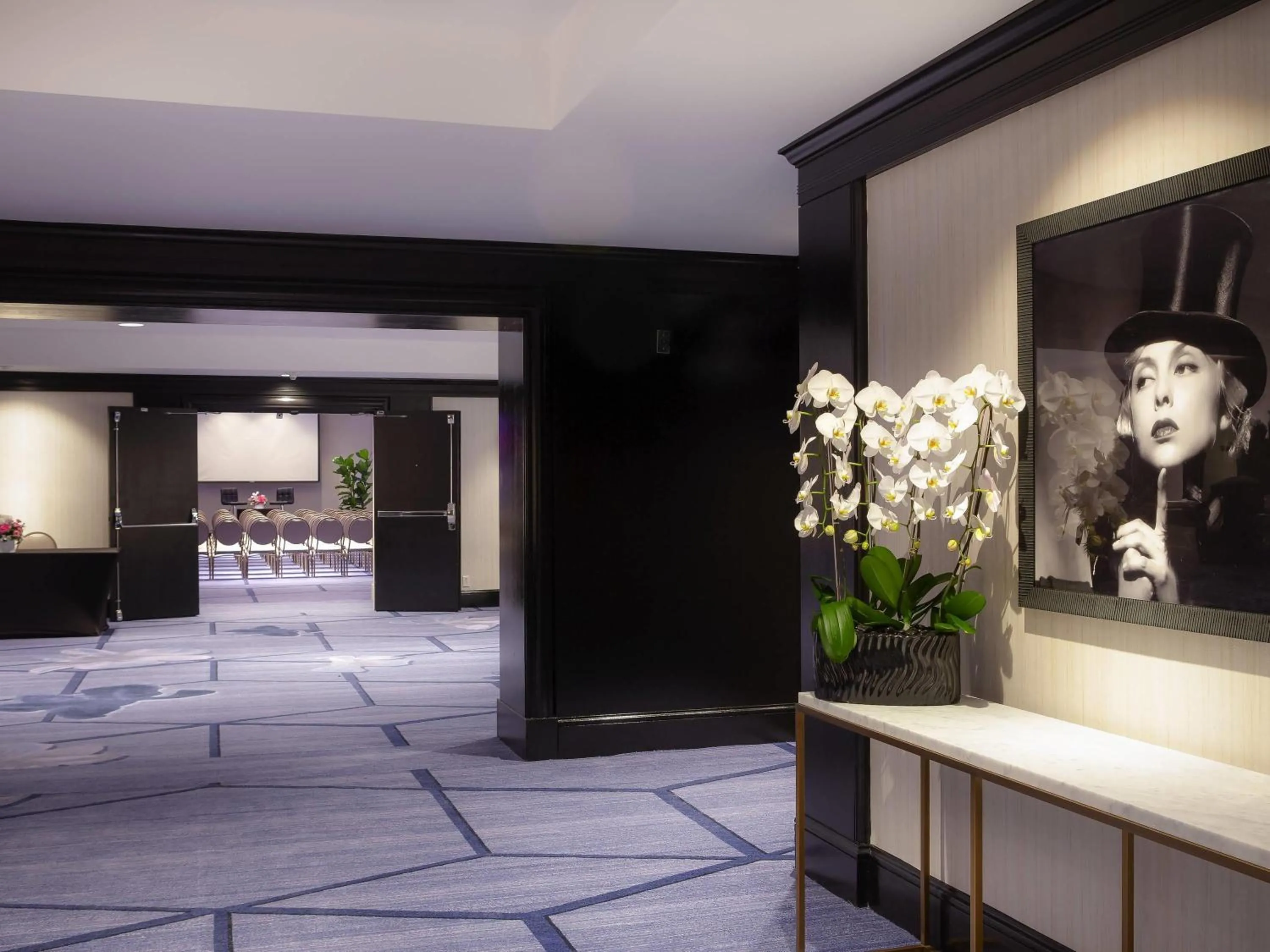 Meeting/conference room, Bed in Hotel Sofitel Los Angeles at Beverly Hills