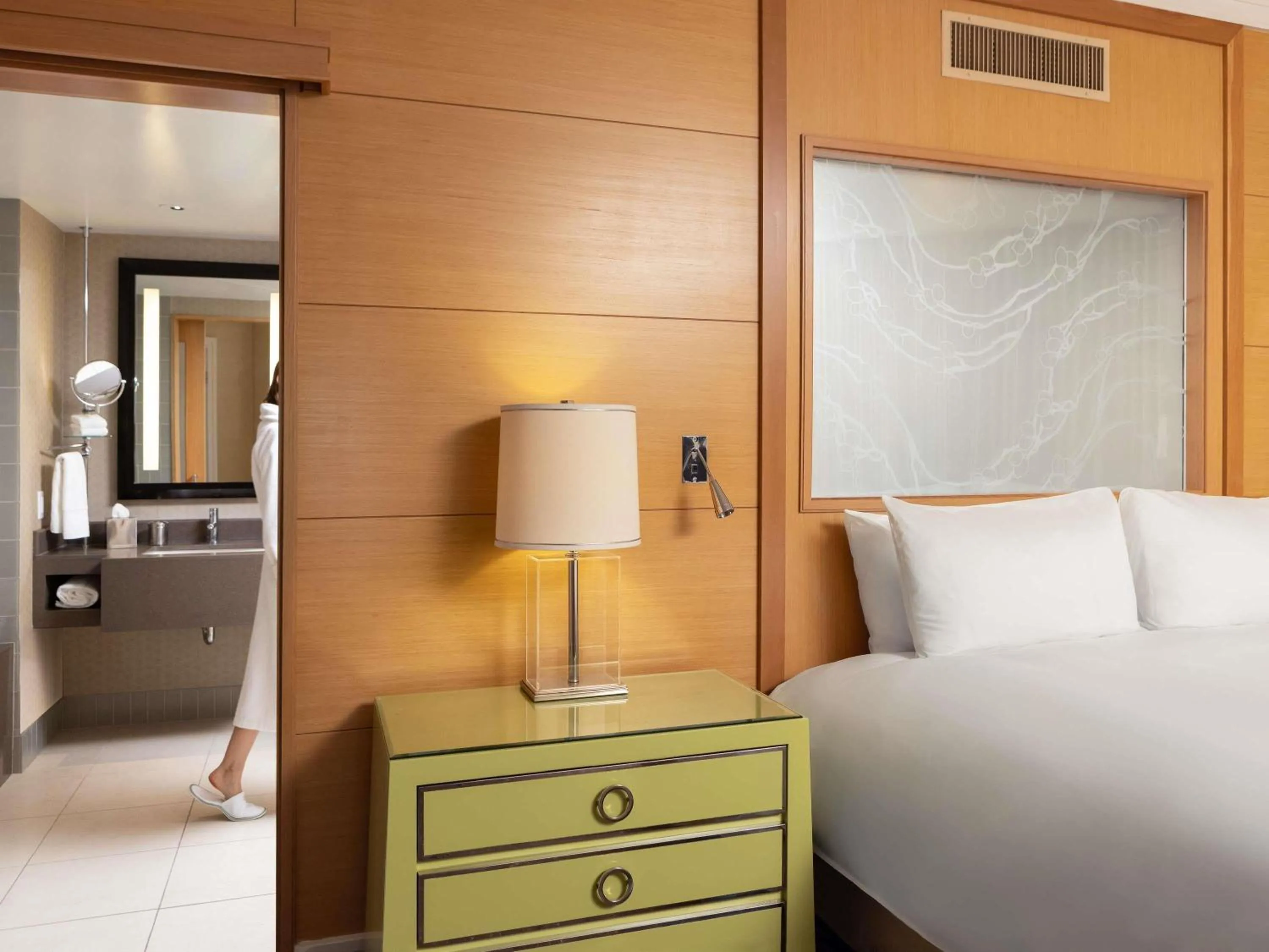 Bedroom, Bed in Hotel Sofitel Los Angeles at Beverly Hills