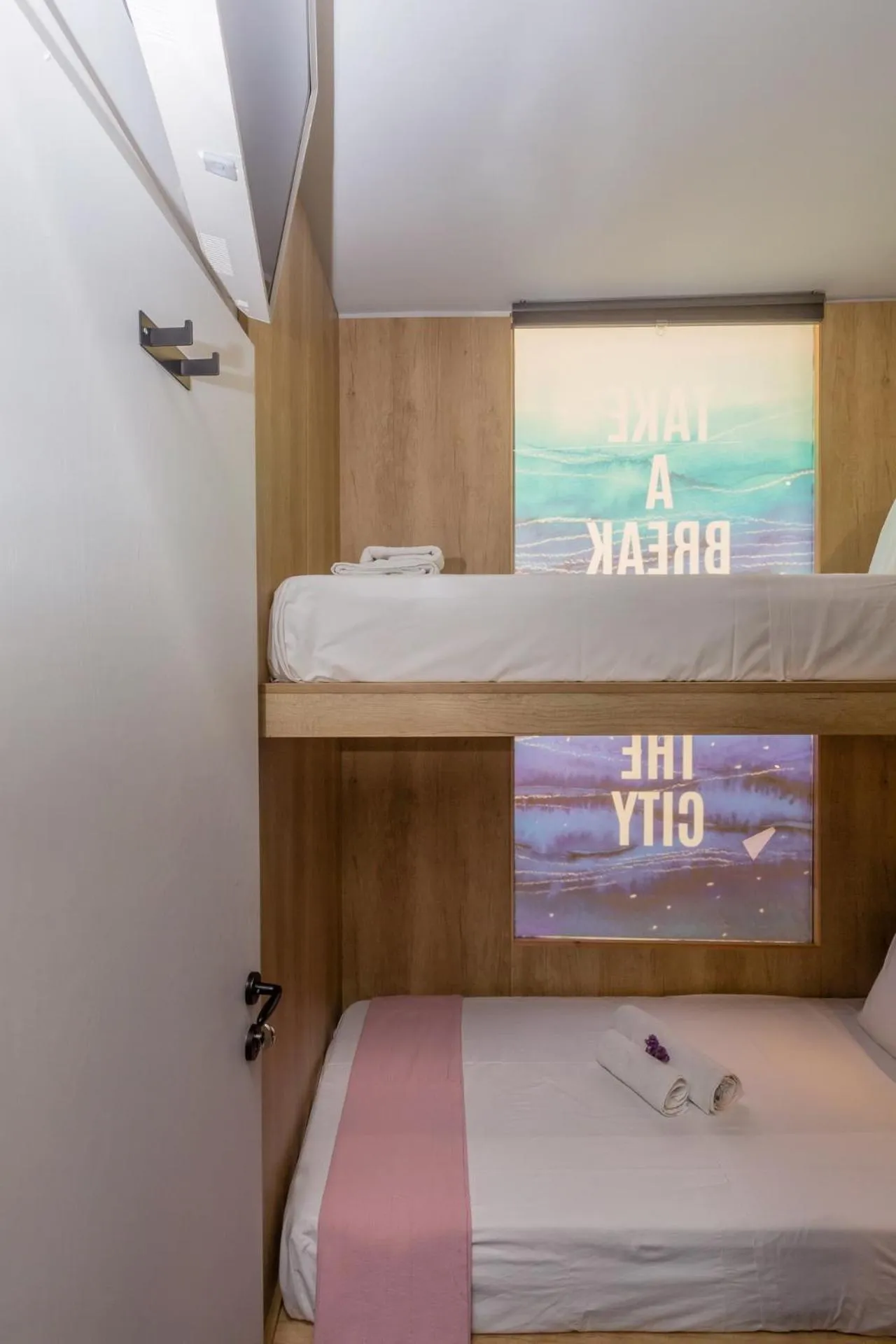 Other, Bed in LOC HOSPITALITY Urban Den