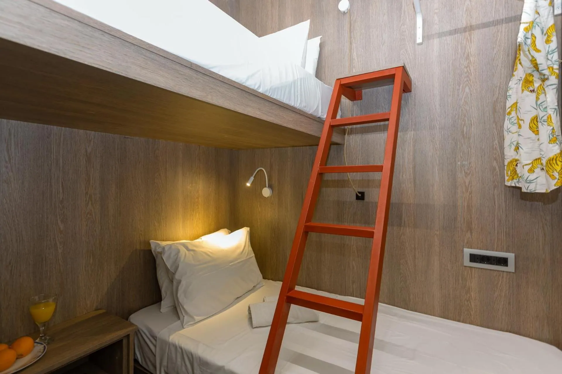 bunk bed, Bed in LOC HOSPITALITY Urban Den