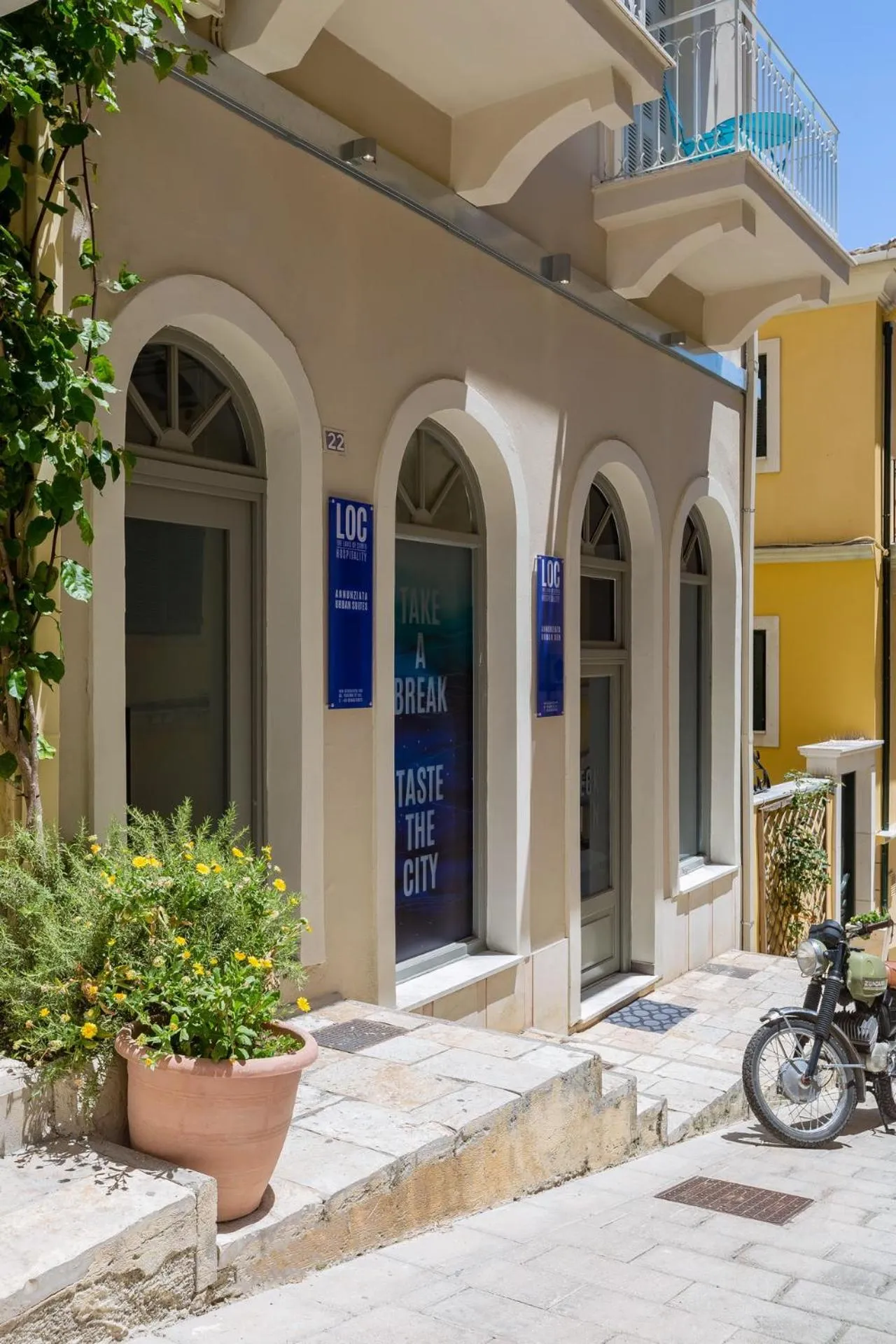 Property building in LOC HOSPITALITY Urban Den