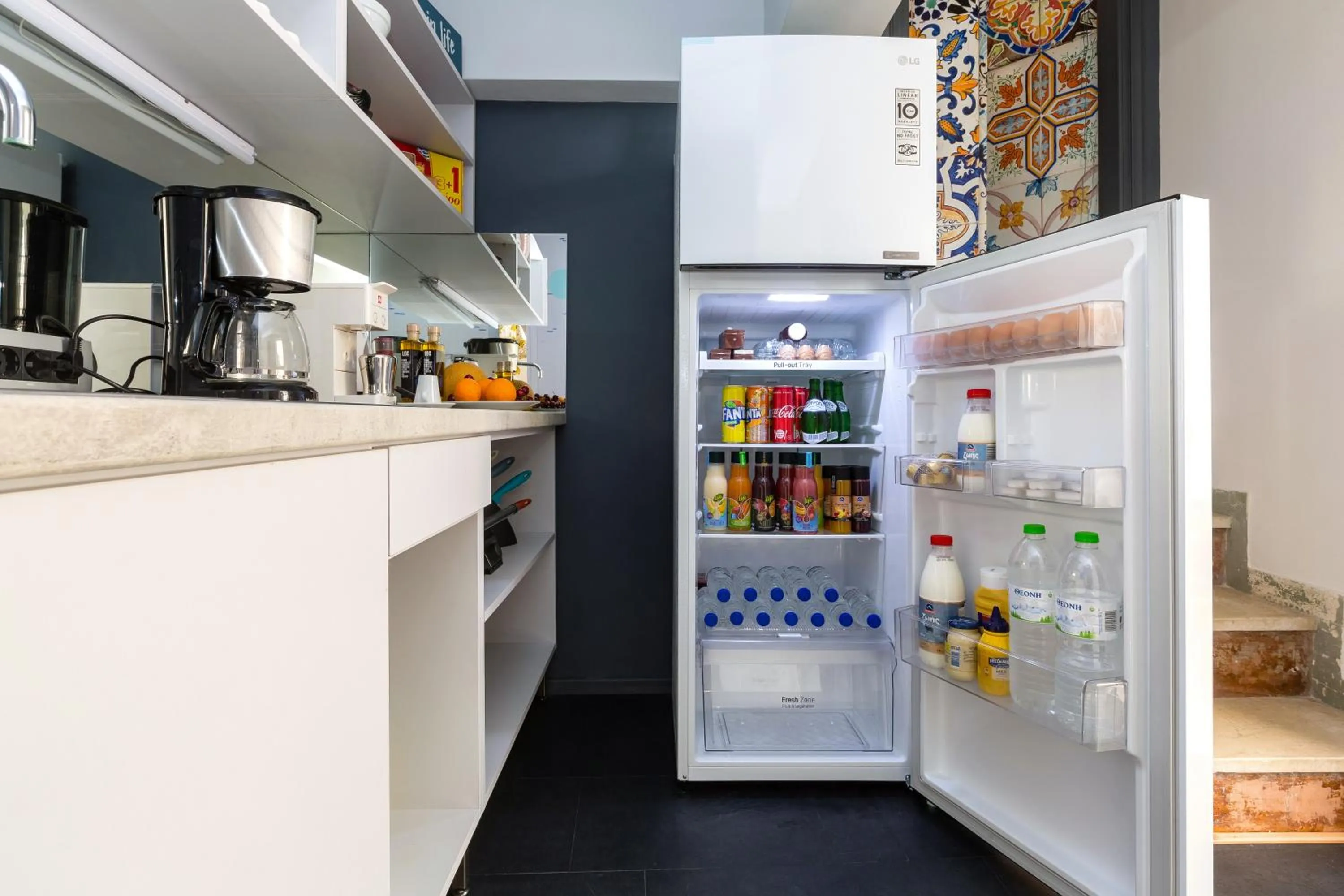 Kitchen or kitchenette in LOC HOSPITALITY Urban Den