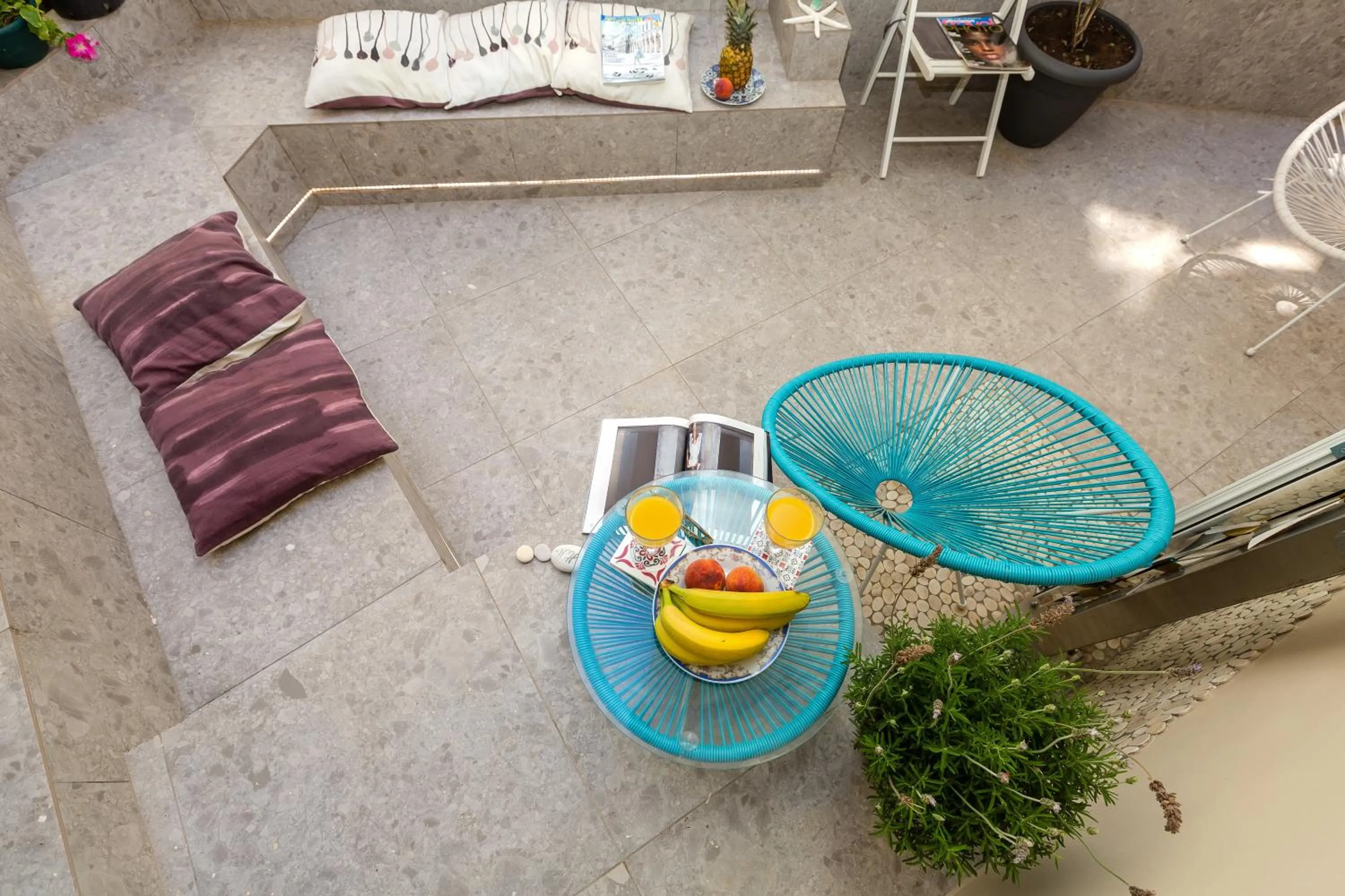 Balcony/Terrace, Bed in LOC HOSPITALITY Urban Den