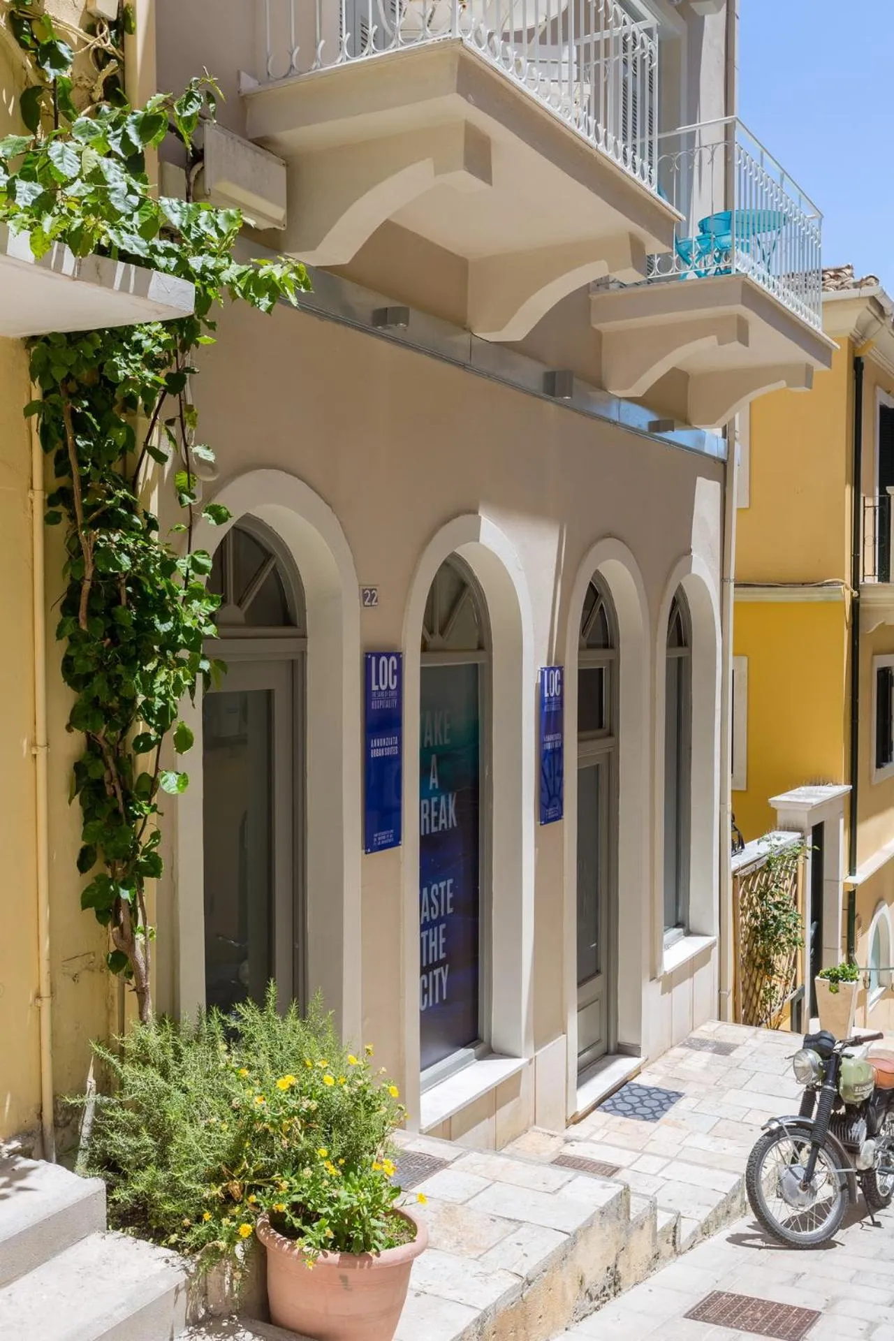 Property building in LOC HOSPITALITY Urban Den