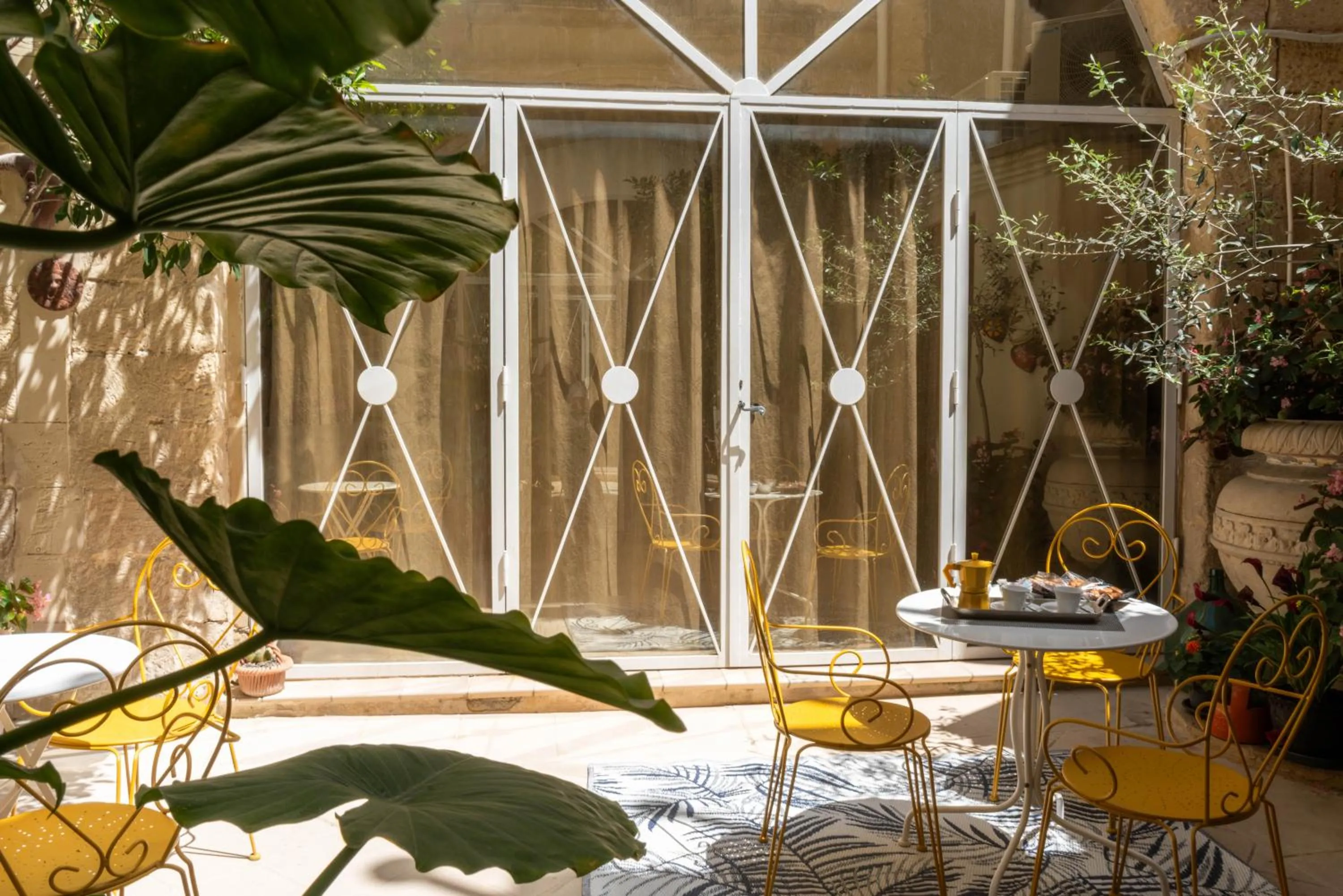 Patio in B&B Corte dei Memoli di Margiotta Giuseppina