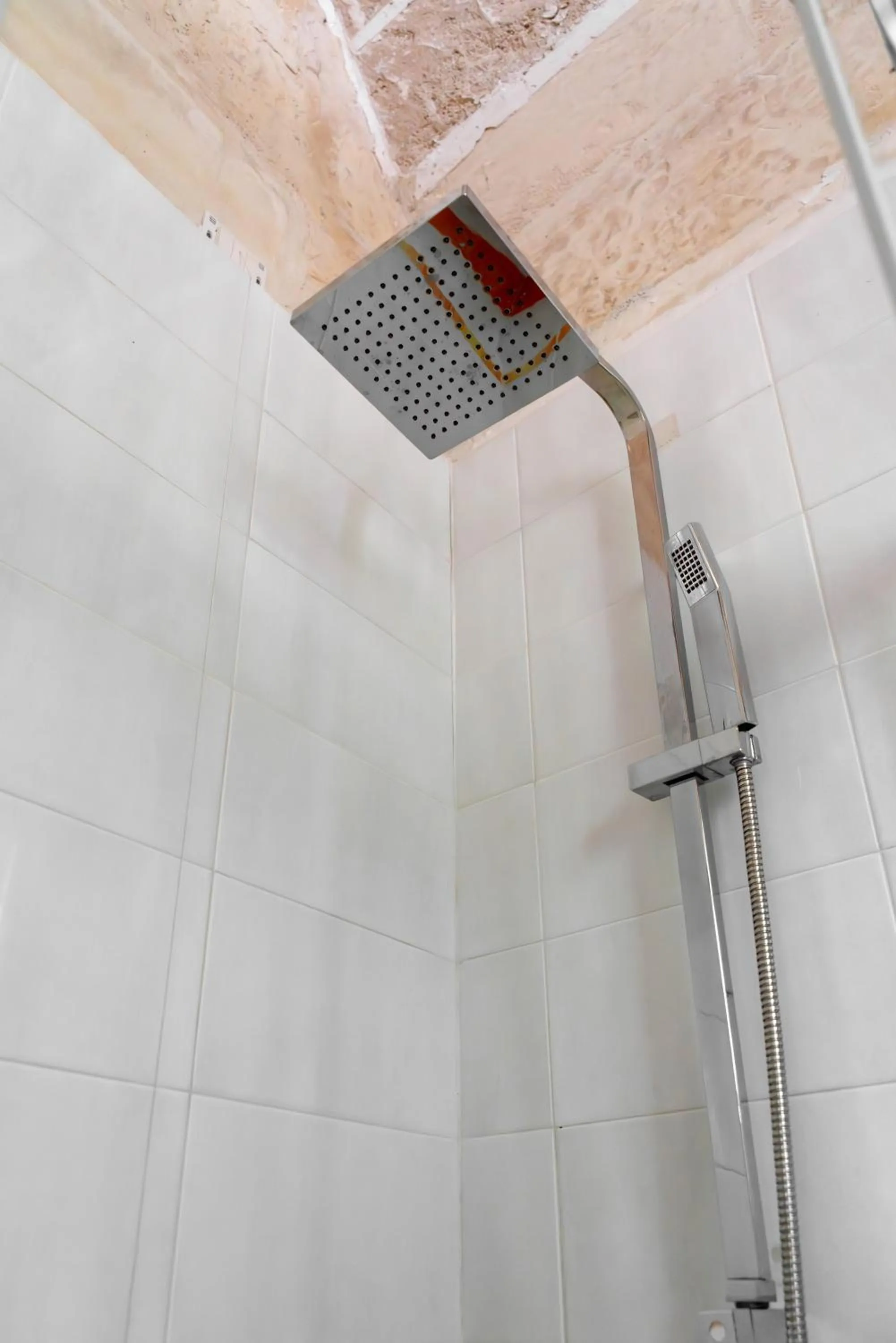 Shower in B&B Corte dei Memoli di Margiotta Giuseppina