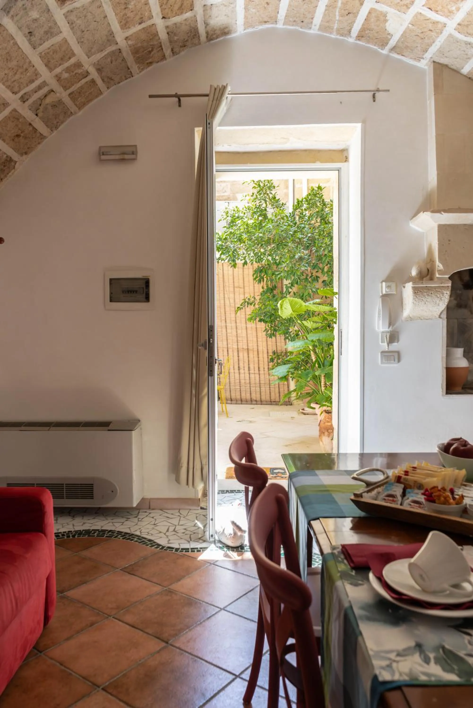 Dining area in B&B Corte dei Memoli di Margiotta Giuseppina