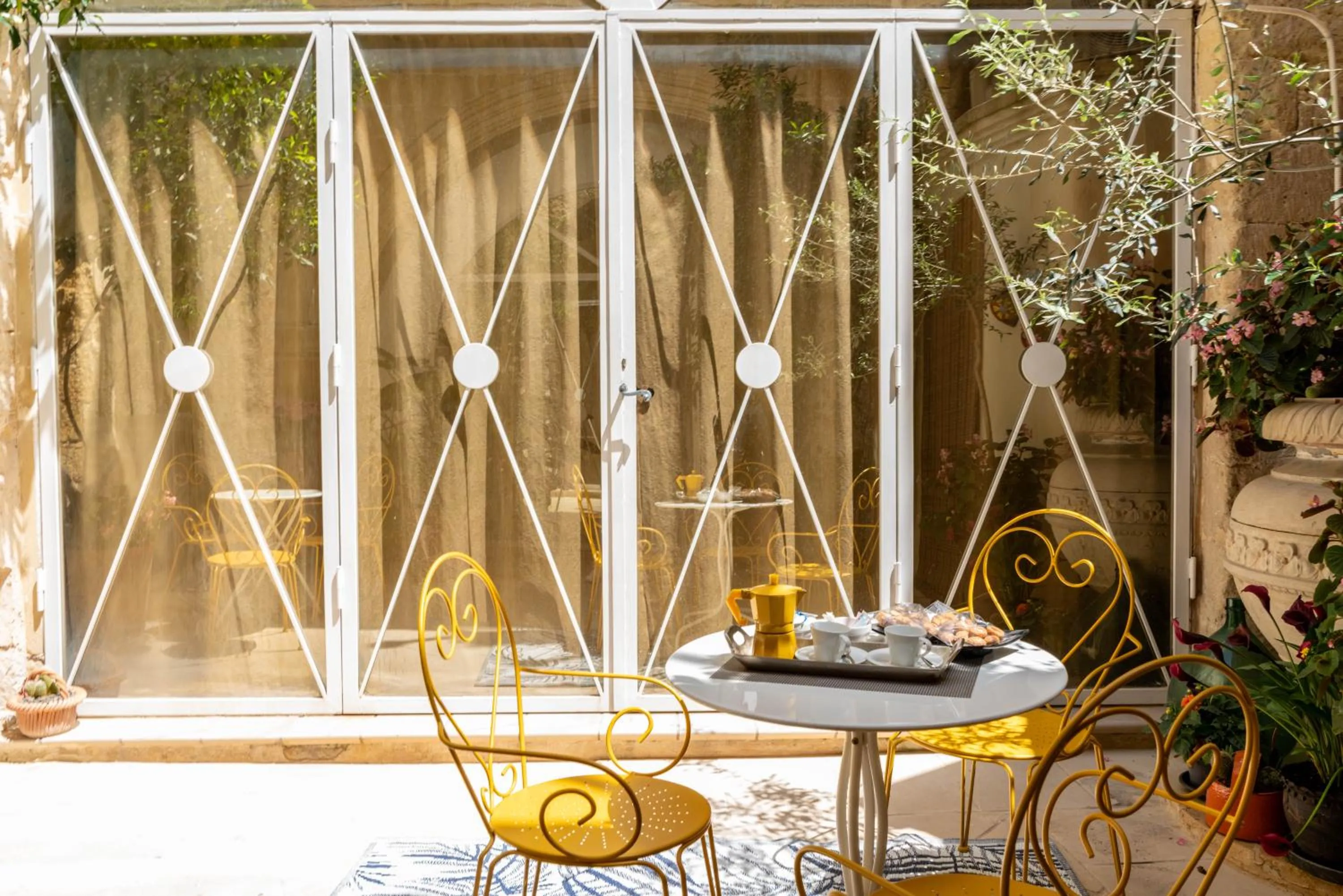 Patio in B&B Corte dei Memoli di Margiotta Giuseppina