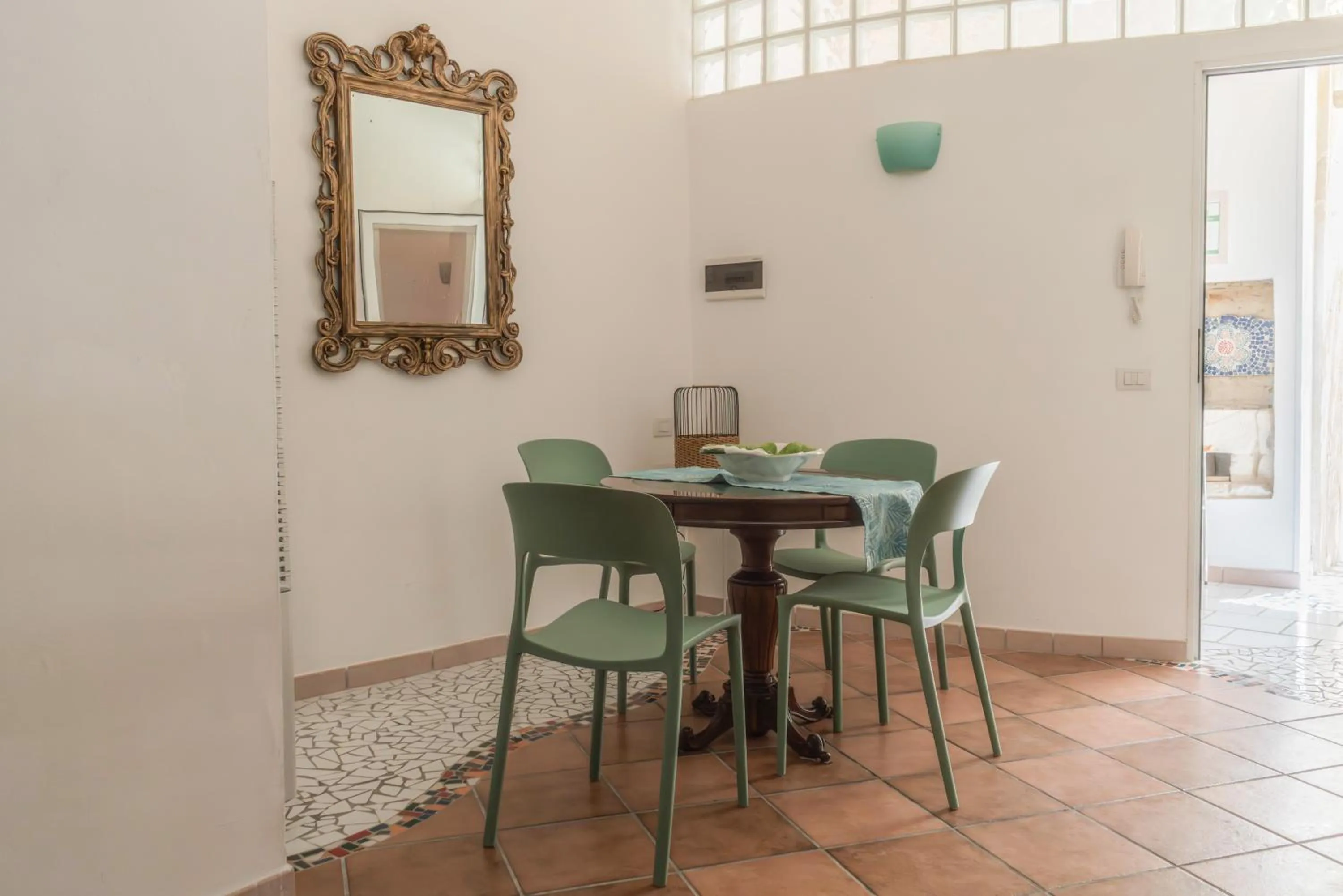 Dining area in B&B Corte dei Memoli di Margiotta Giuseppina