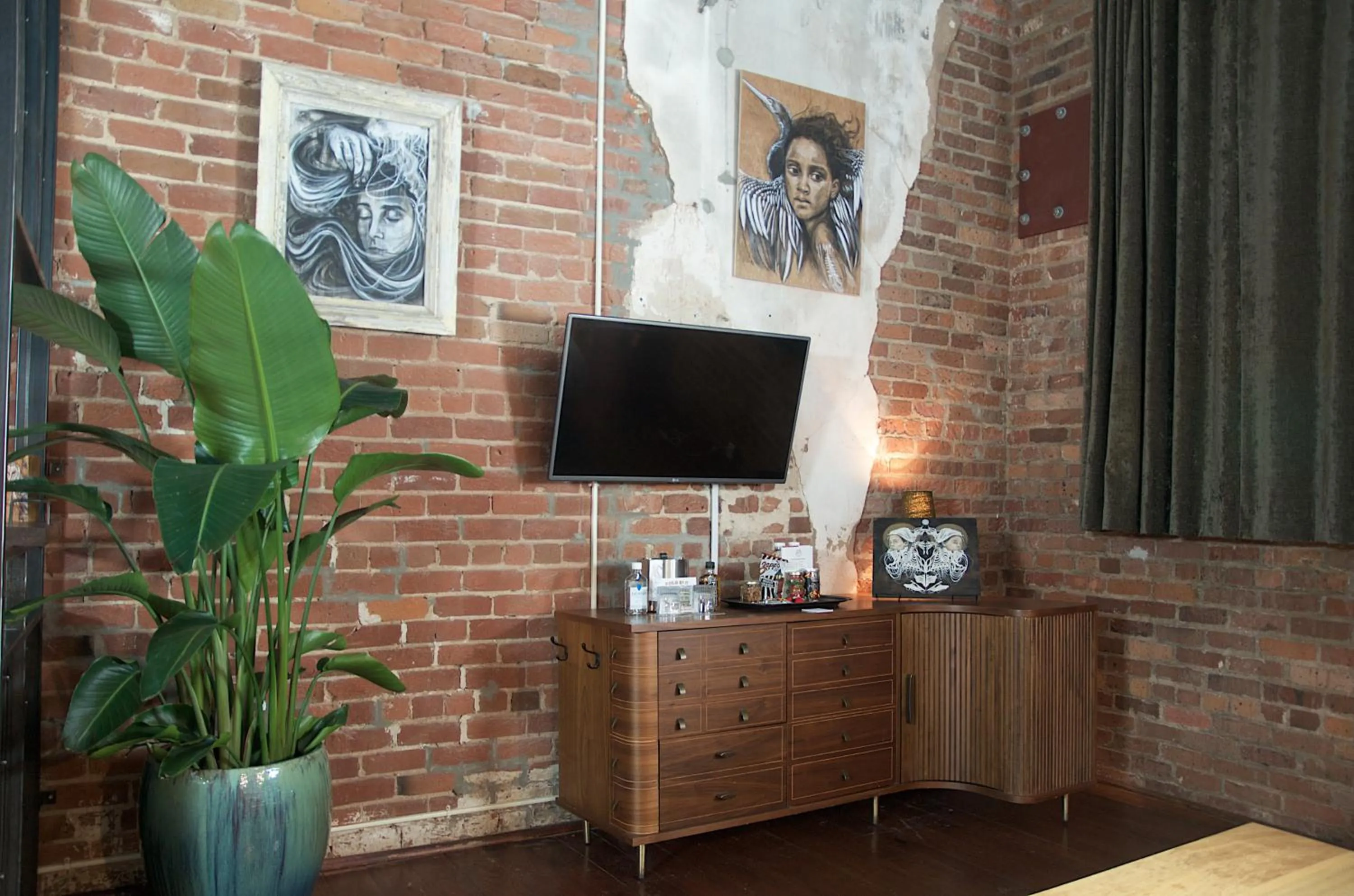 TV and multimedia in The Old No. 77 Hotel & Chandlery