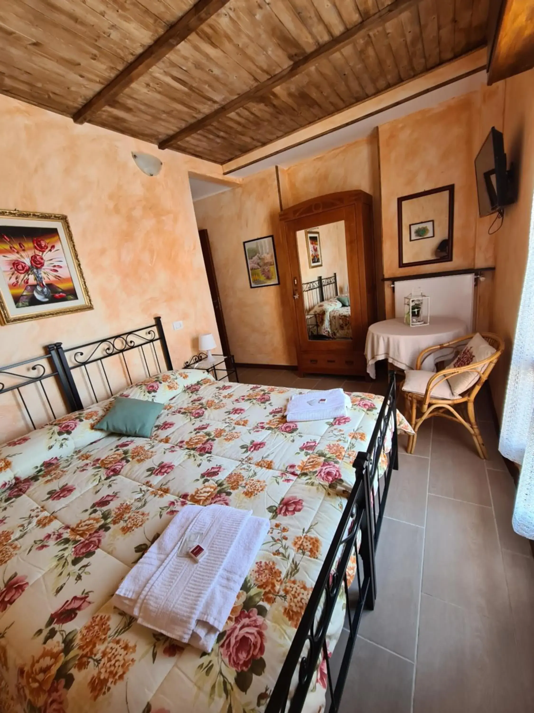 Double Room with Private Bathroom in Baita Carla Double Room with Private Bathroom in Baita Carla