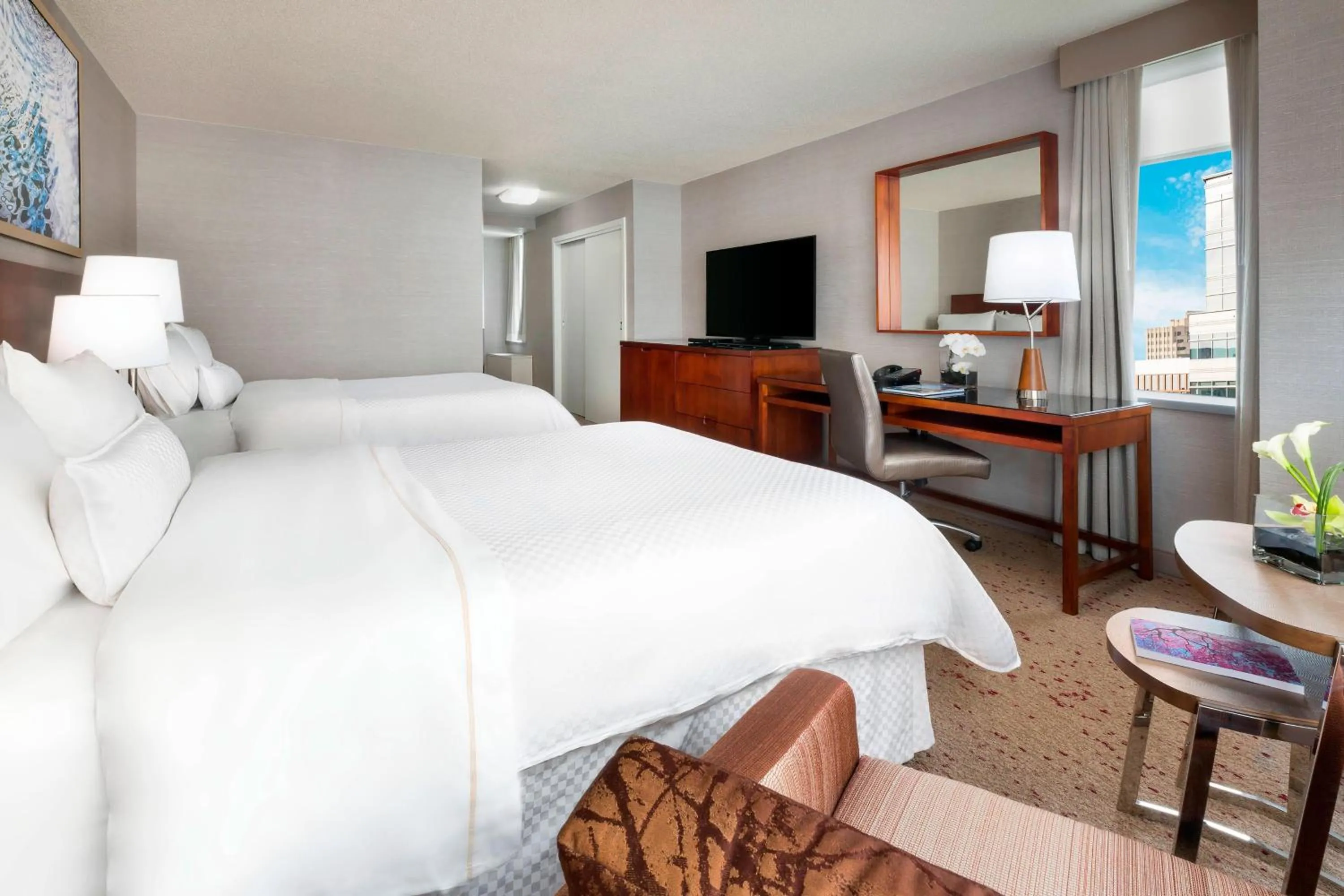 Photo of the whole room, Bed in The Westin Arlington