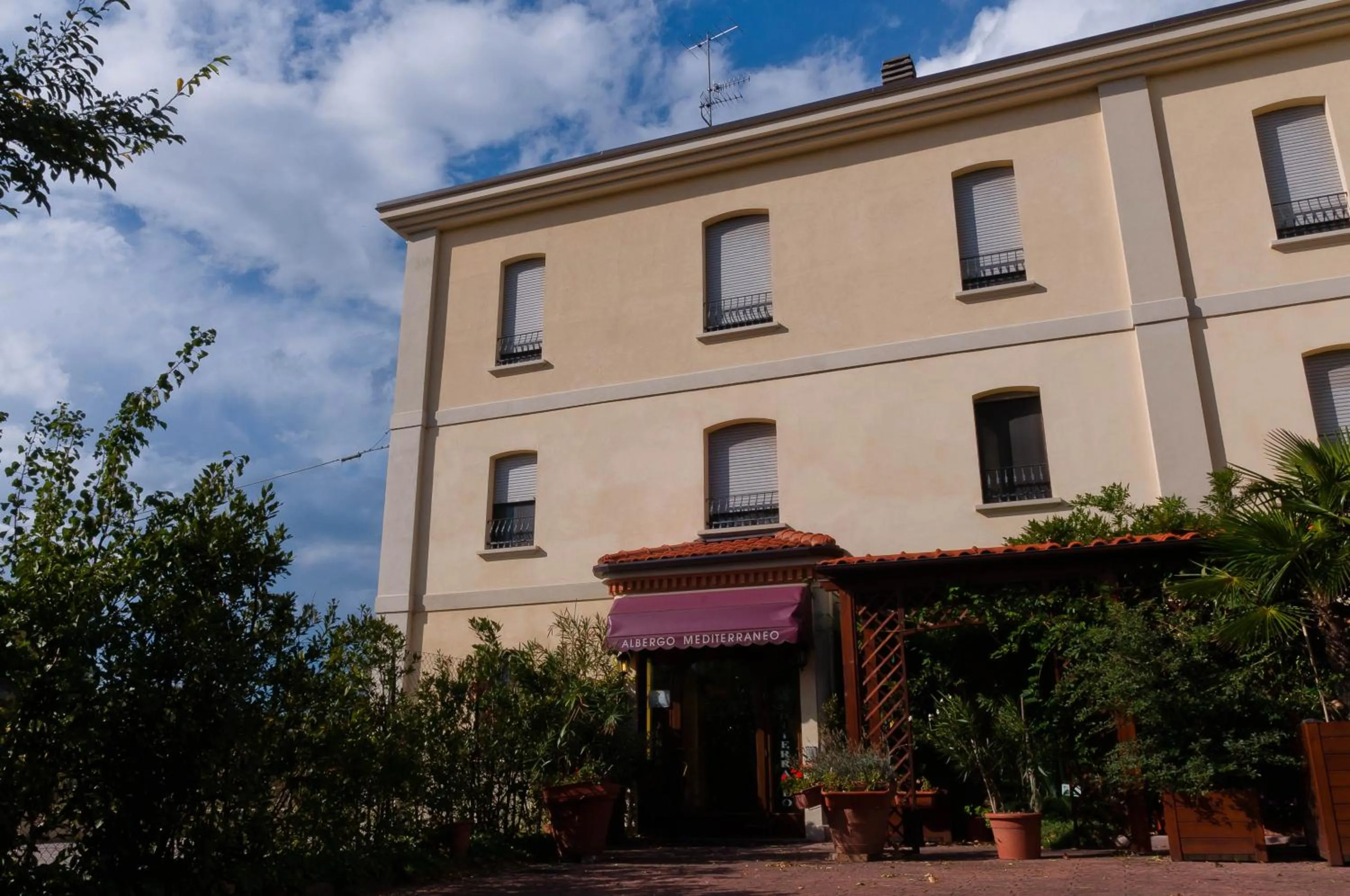 Facade/entrance in Mediterraneo