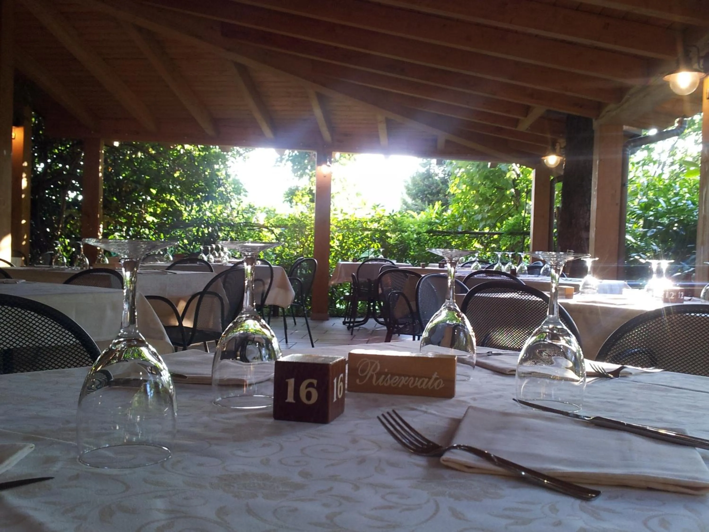 Restaurant/places to eat in Mediterraneo