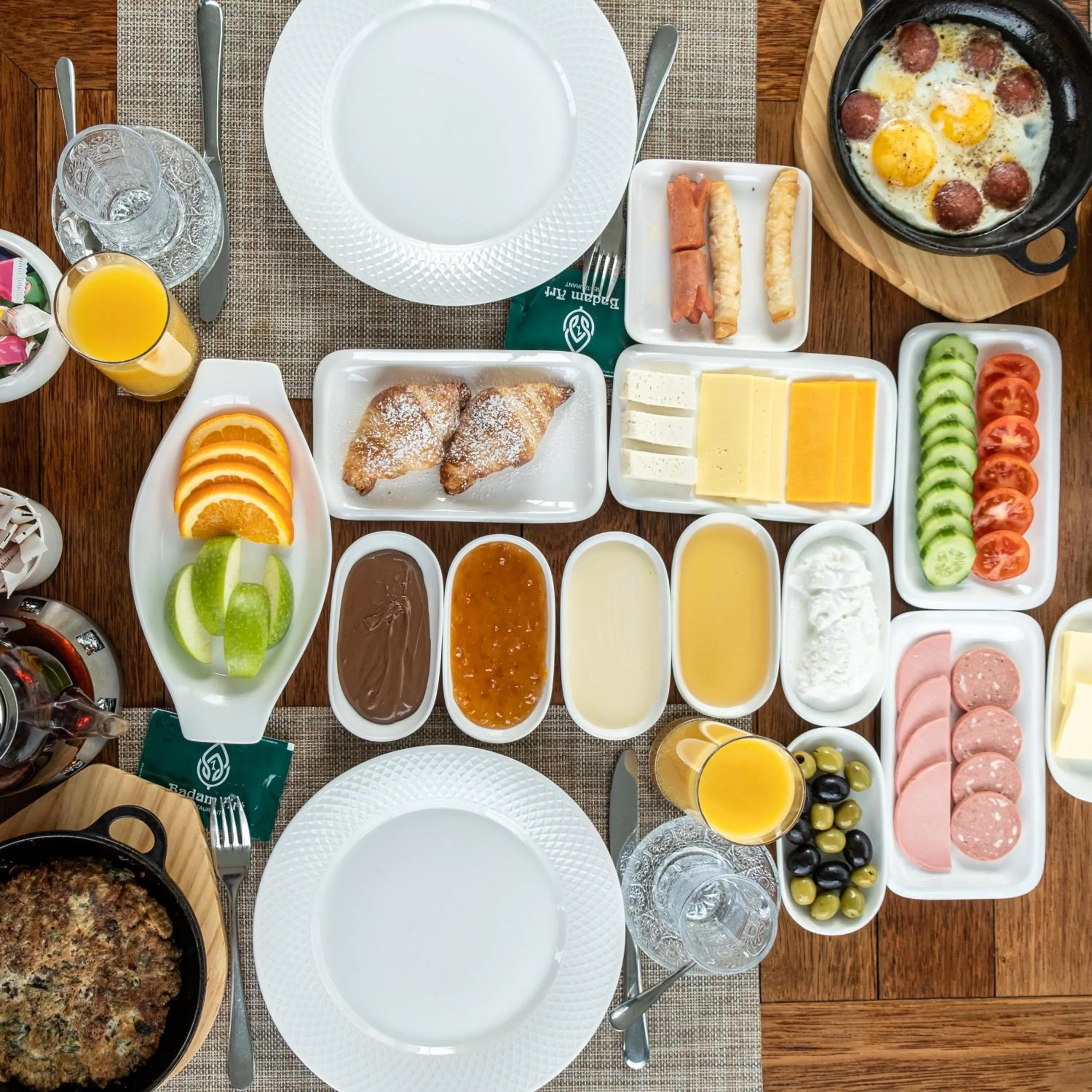 Food and drinks in Badam d'Art Boutique Hotel