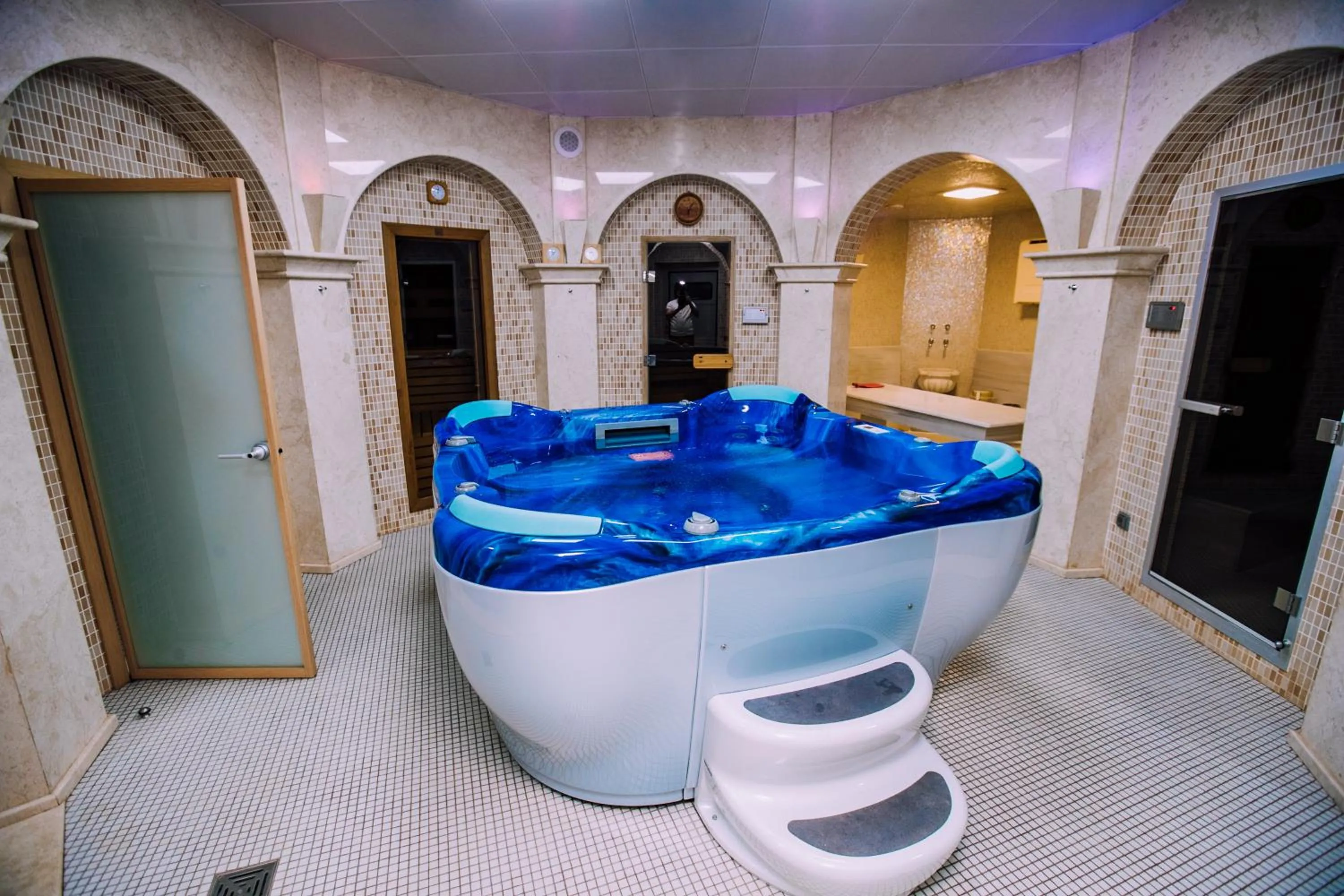 Hot Tub in Badam d'Art Boutique Hotel