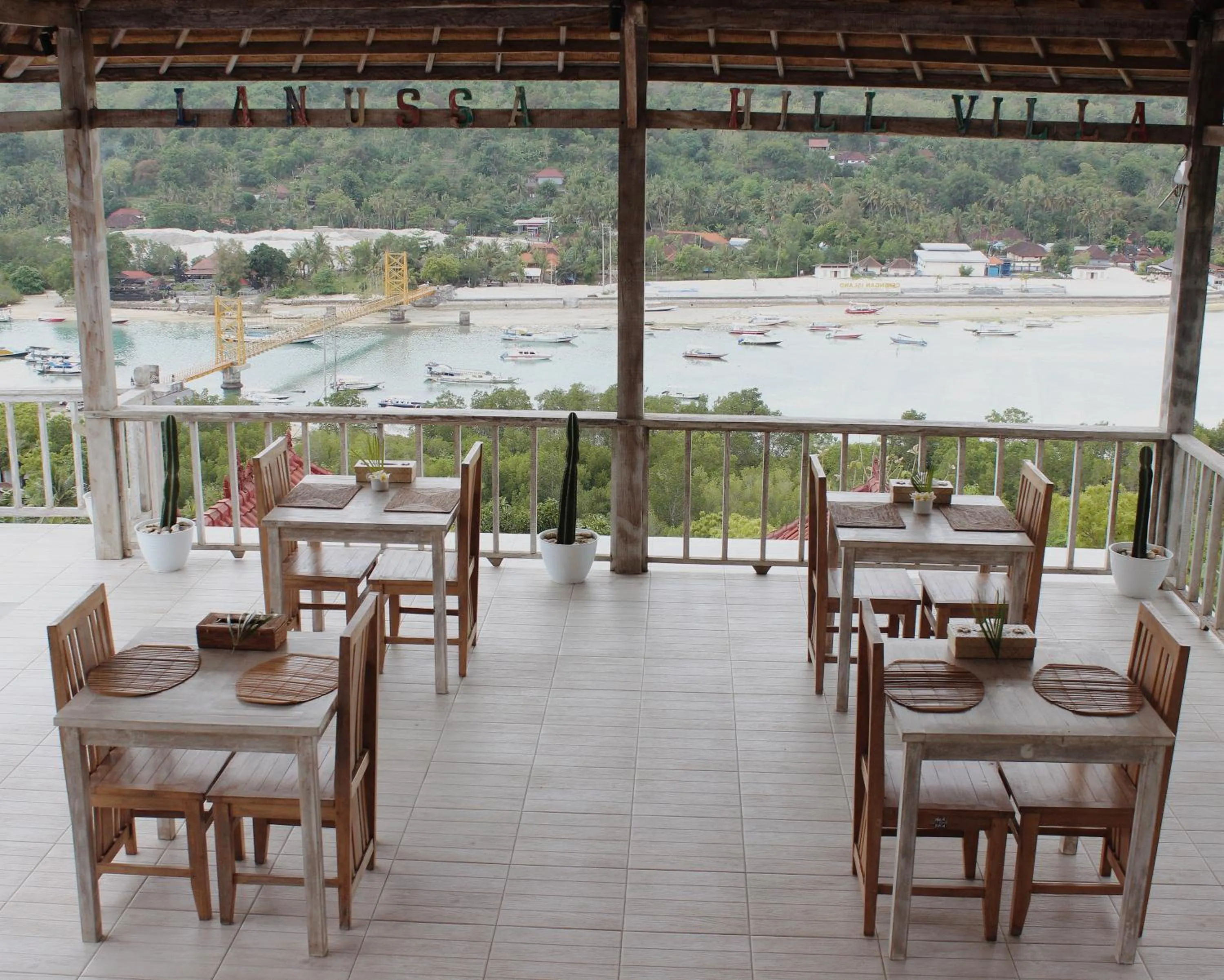 Restaurant/places to eat in Lanussa Hill Villa