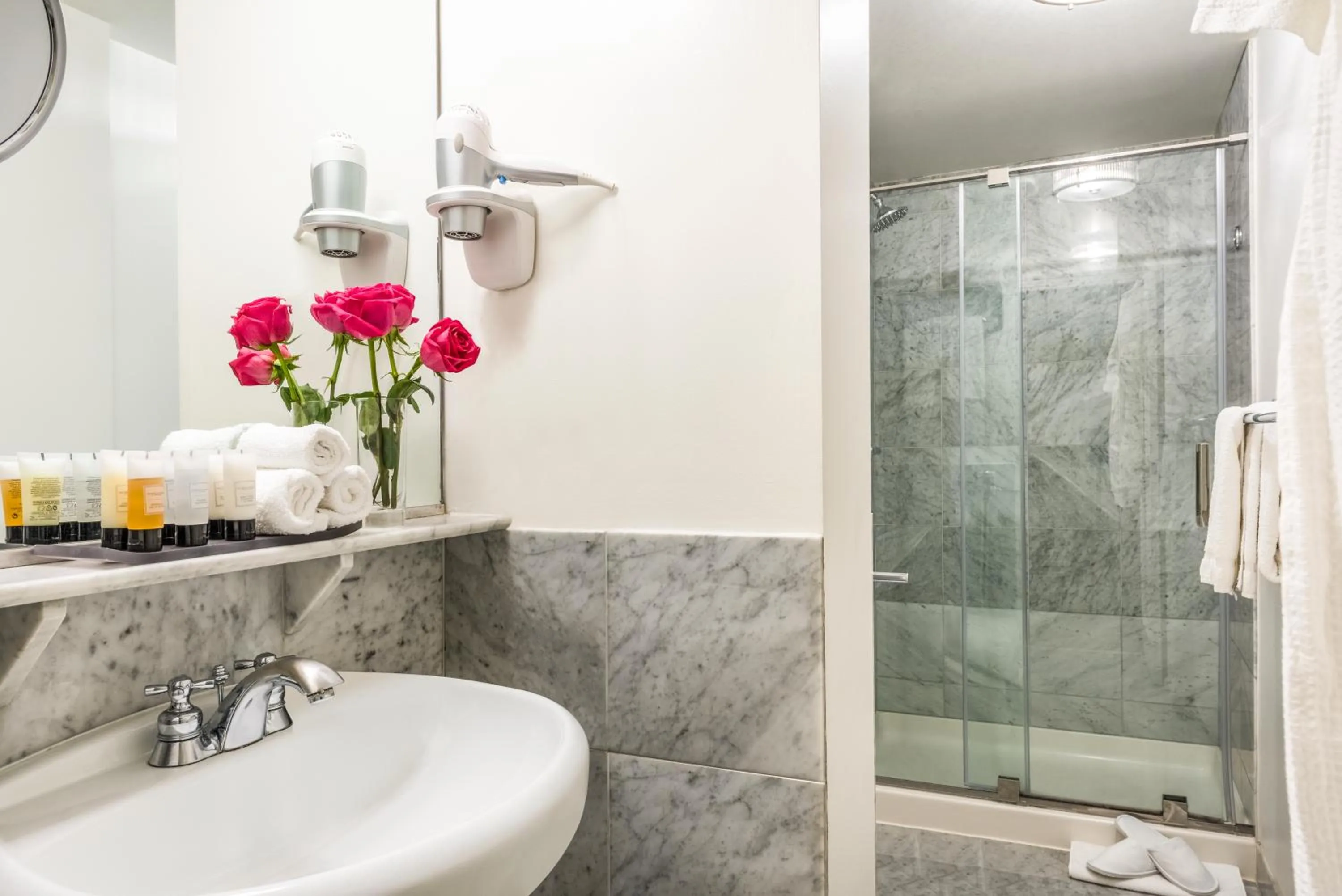 Bathroom in Warwick Allerton Chicago