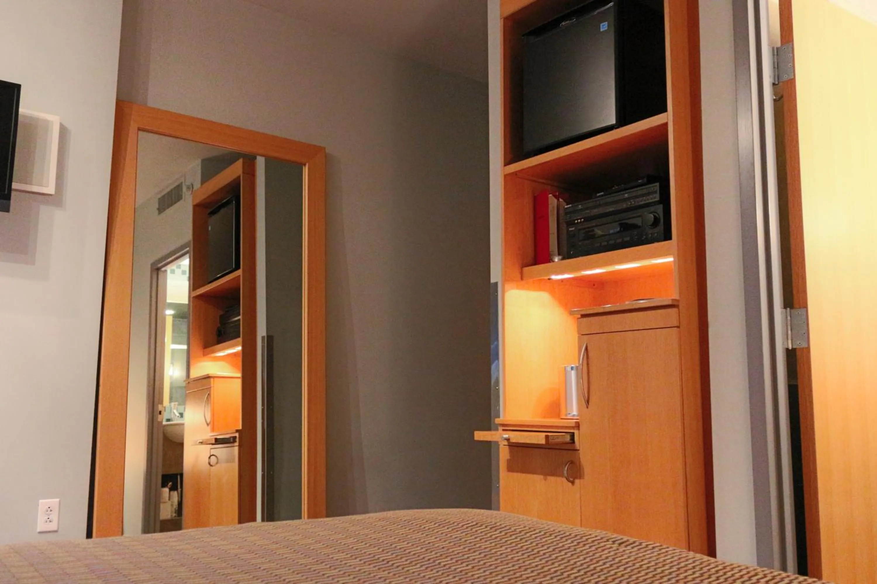 TV and multimedia in Charlesmark Hotel