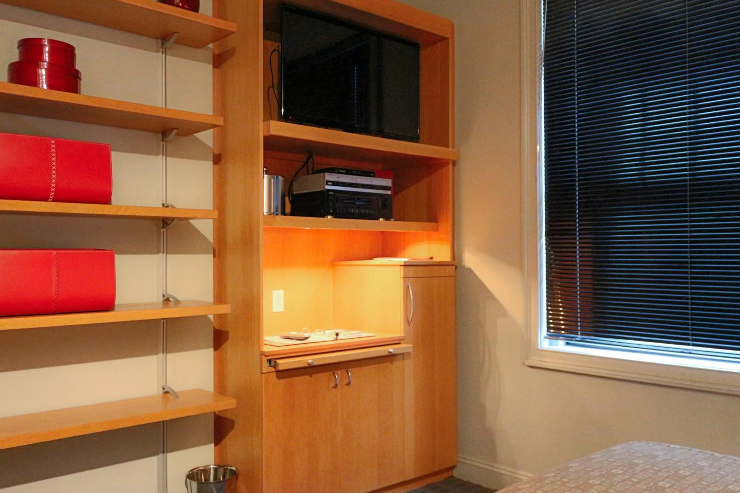 TV and multimedia in Charlesmark Hotel