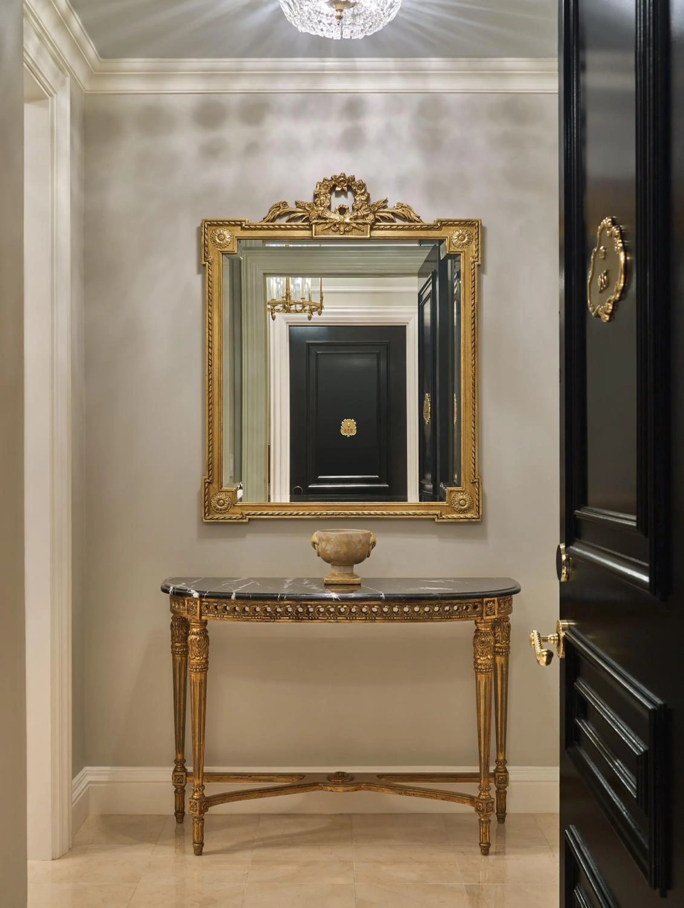 Decorative detail in 5th & 55th Residence Club