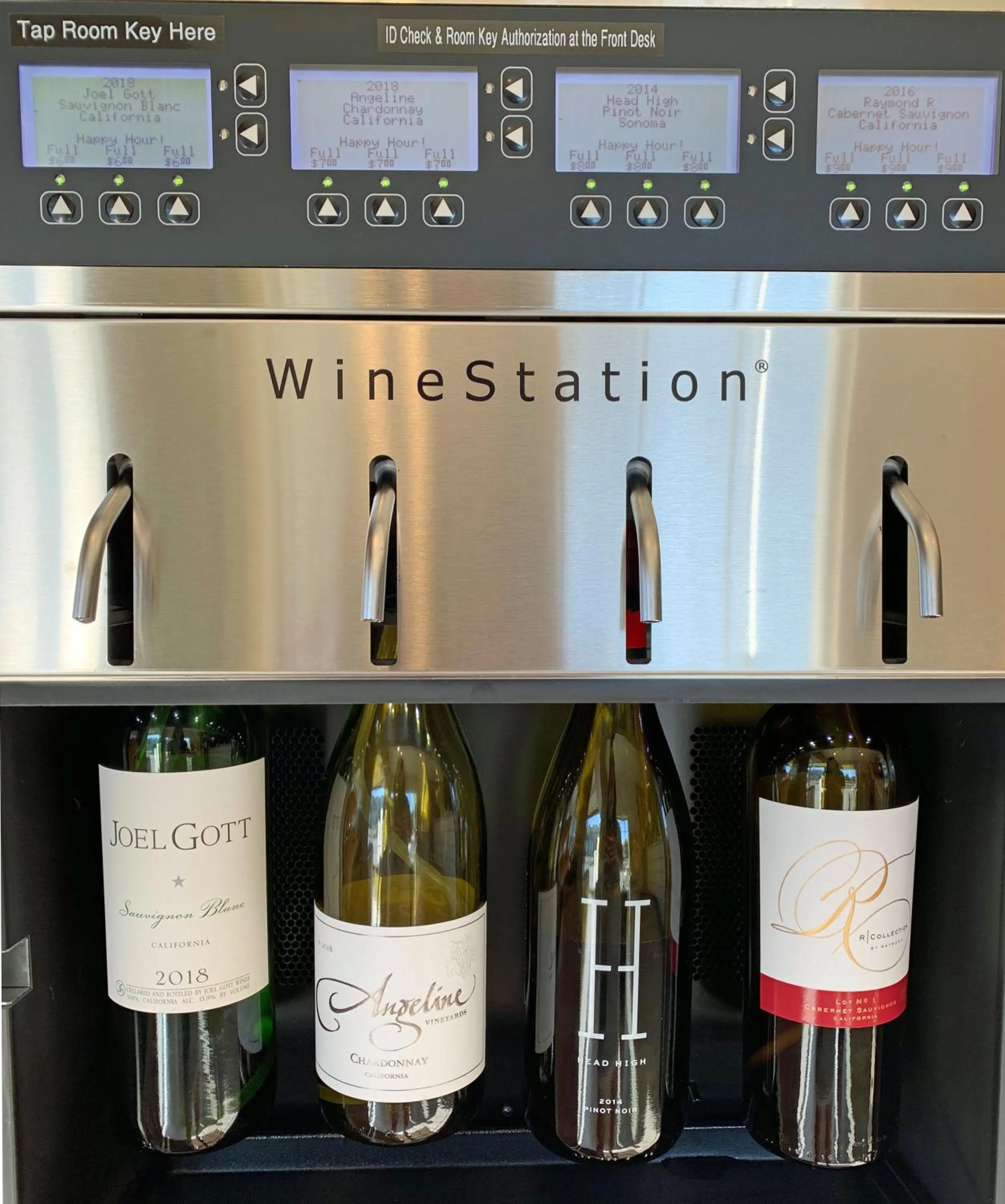 Alcoholic drinks in The Dylan Hotel at SFO