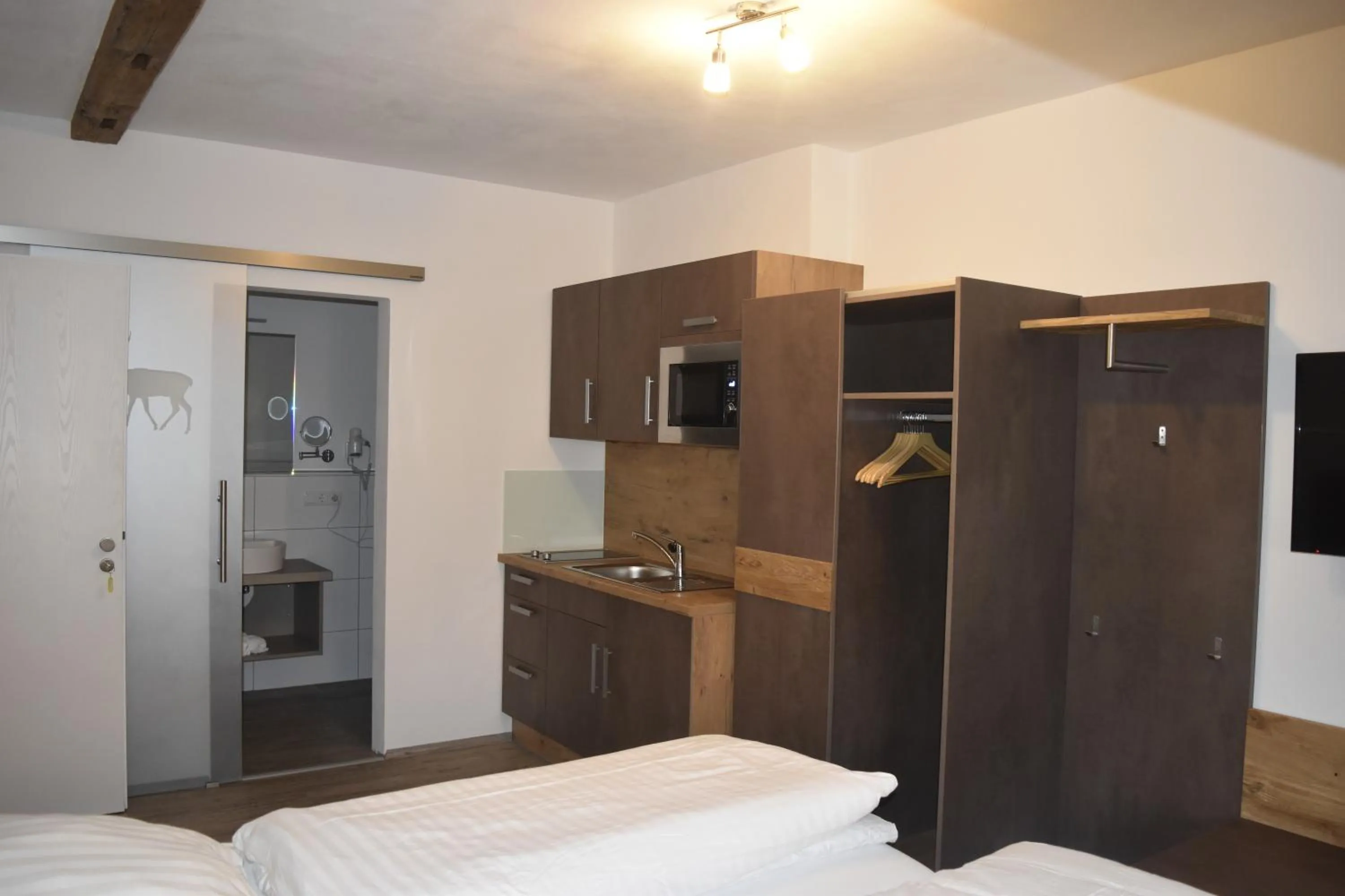 Bedroom, Bed in Gasthof Pension Zum goldenen Hirschen