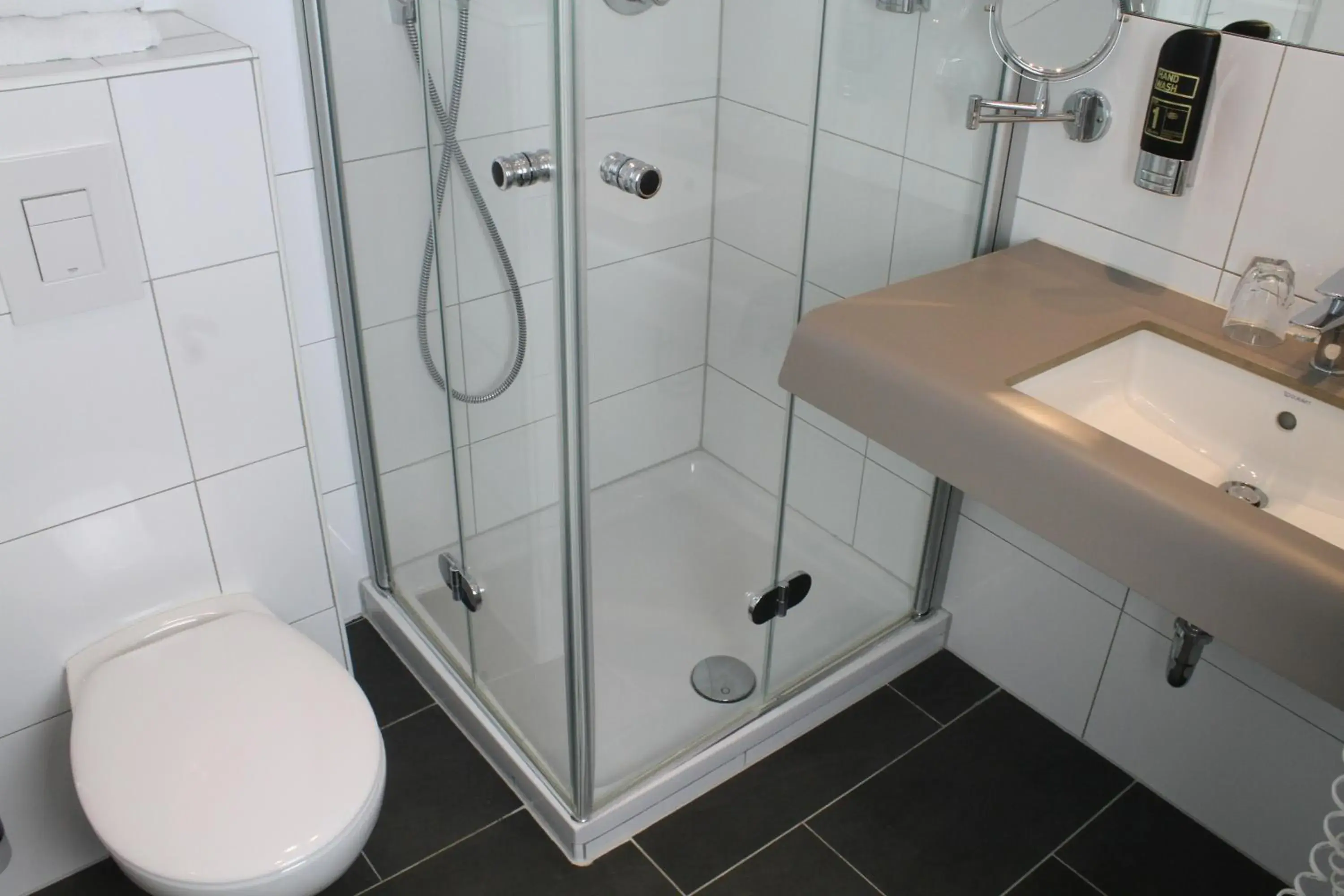 Basic Triple Room in Gasthof Pension Zum goldenen Hirschen Basic Triple Room in Gasthof Pension Zum goldenen Hirschen