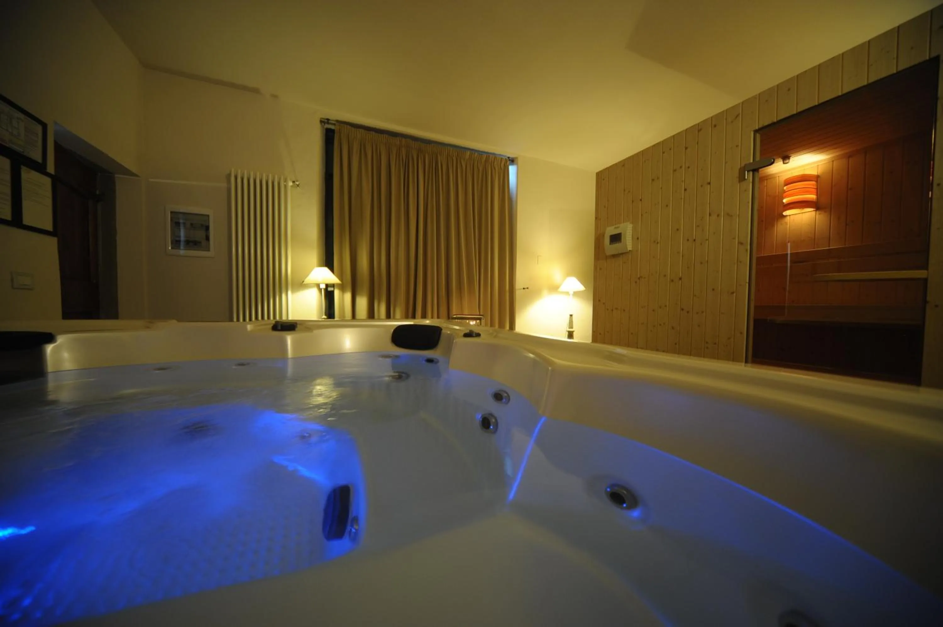 Hot Tub in B&B Le Dimore Mezza Costa