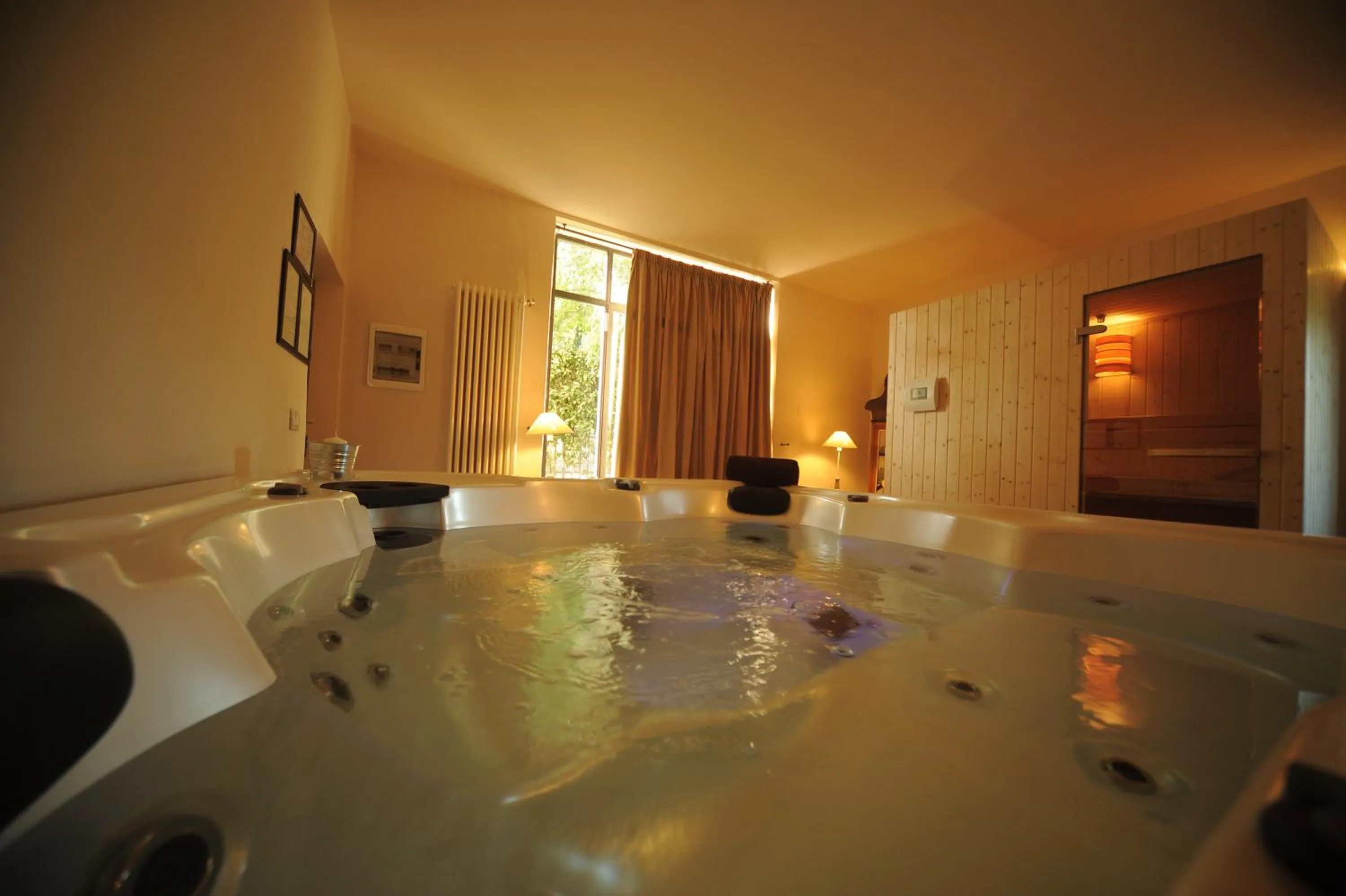 Hot Tub in B&B Le Dimore Mezza Costa