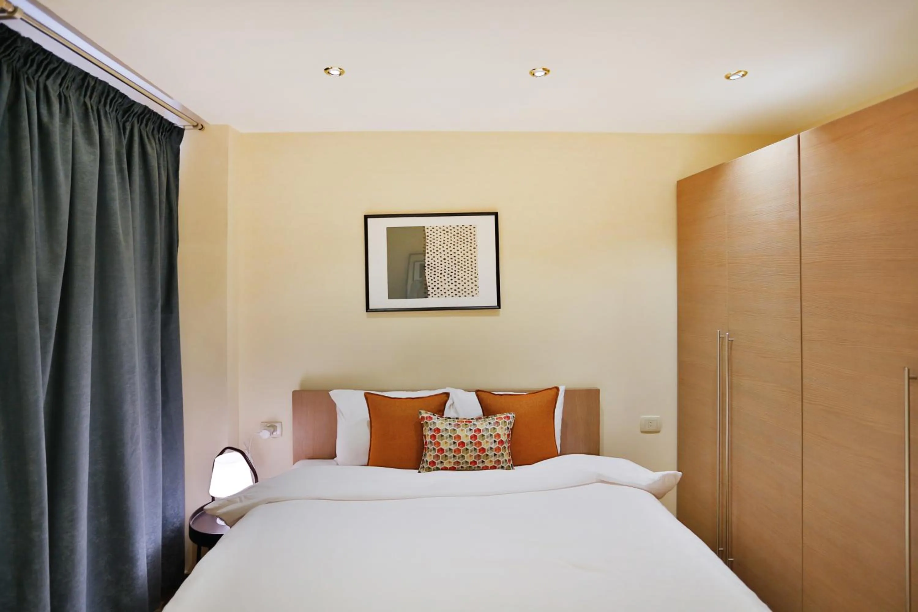 Bed in Prime Select Point 90 Mall