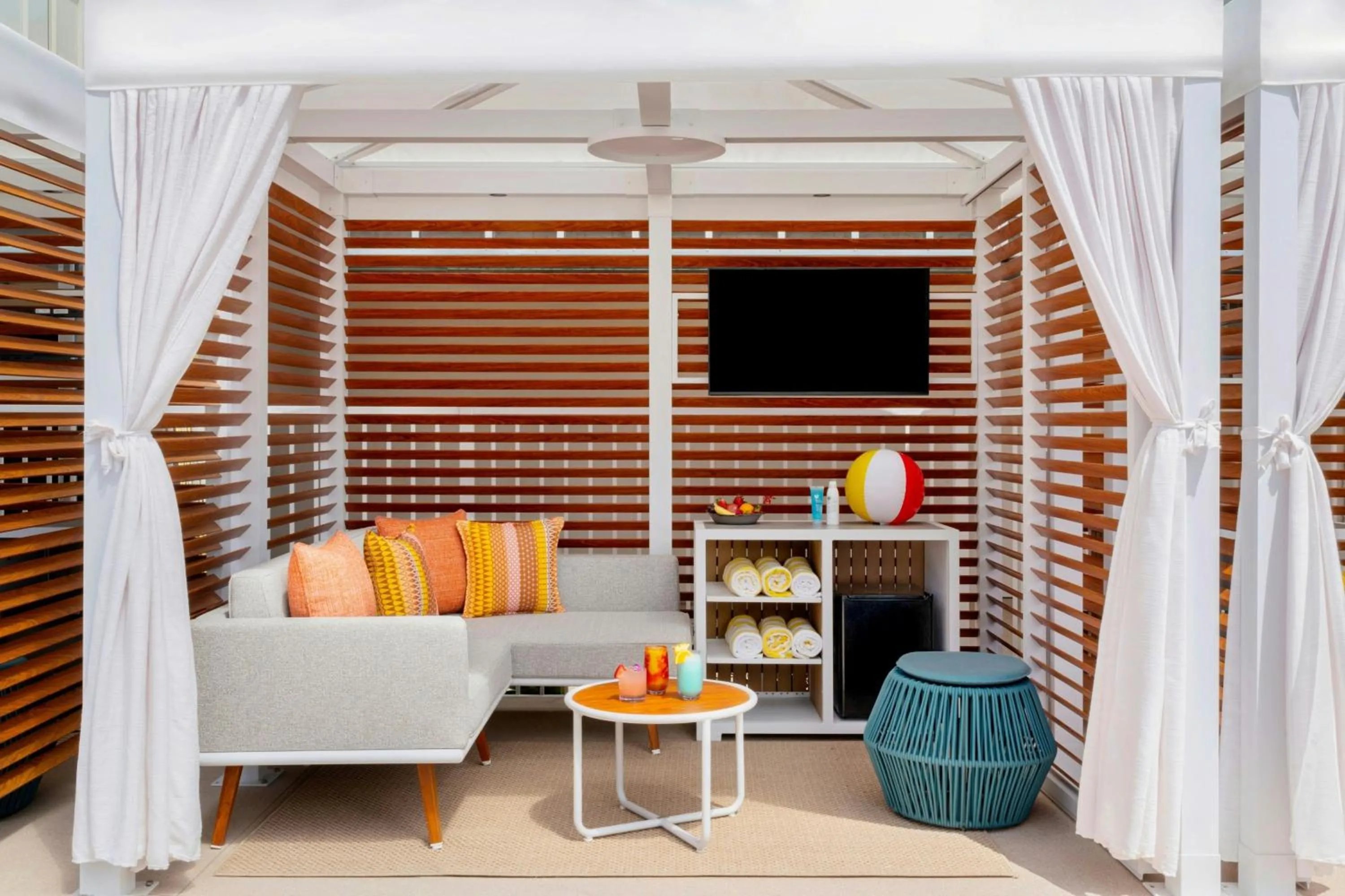 Swimming pool in Sheraton San Diego Resort