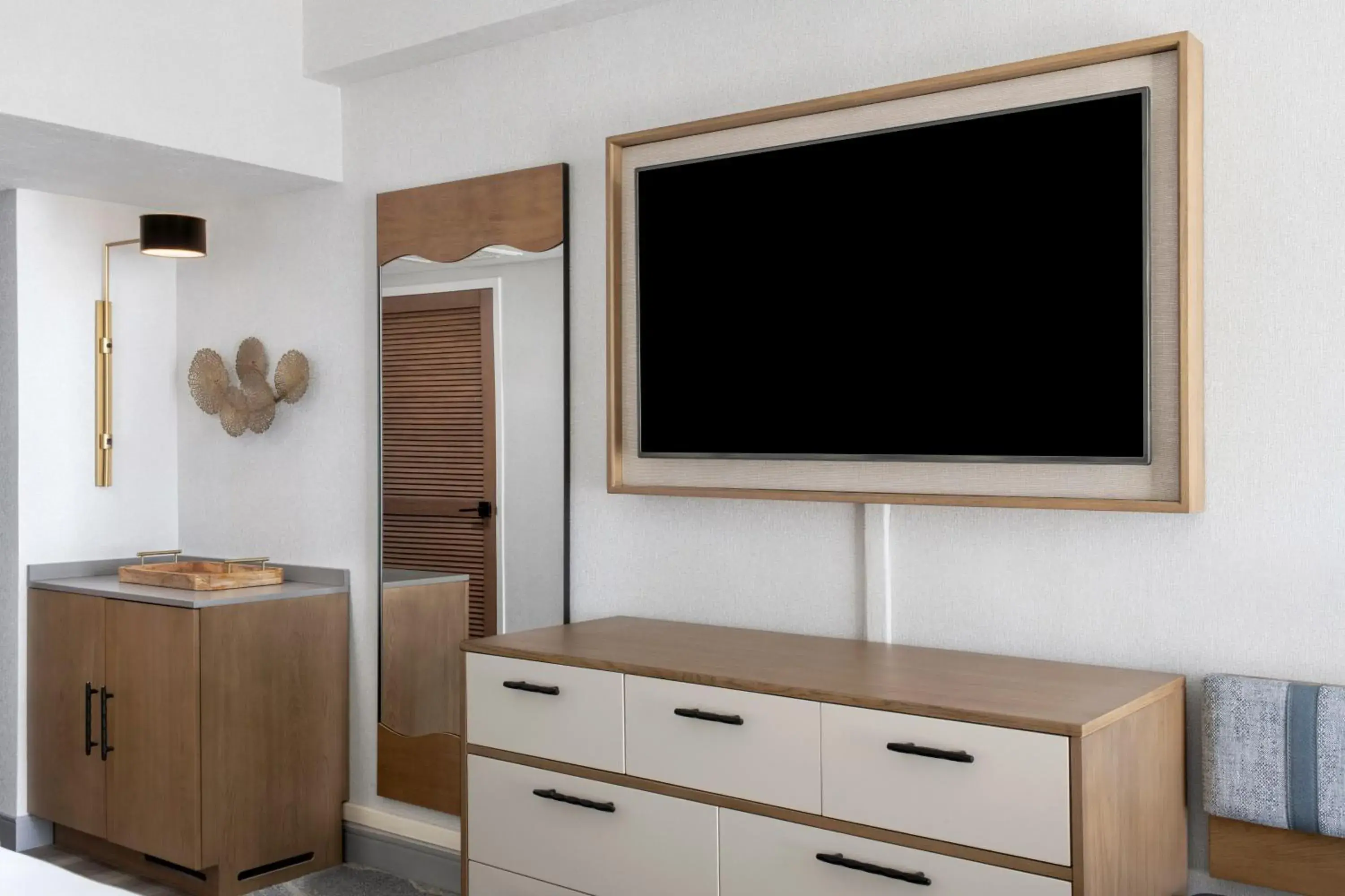 Newly Renovated Deluxe King Room with Skyline View - Mobility Accessible with Roll-In Shower in Sheraton San Diego Resort Newly Renovated Deluxe King Room with Skyline View - Mobility Accessible with Roll-In Shower in Sheraton San Diego Resort