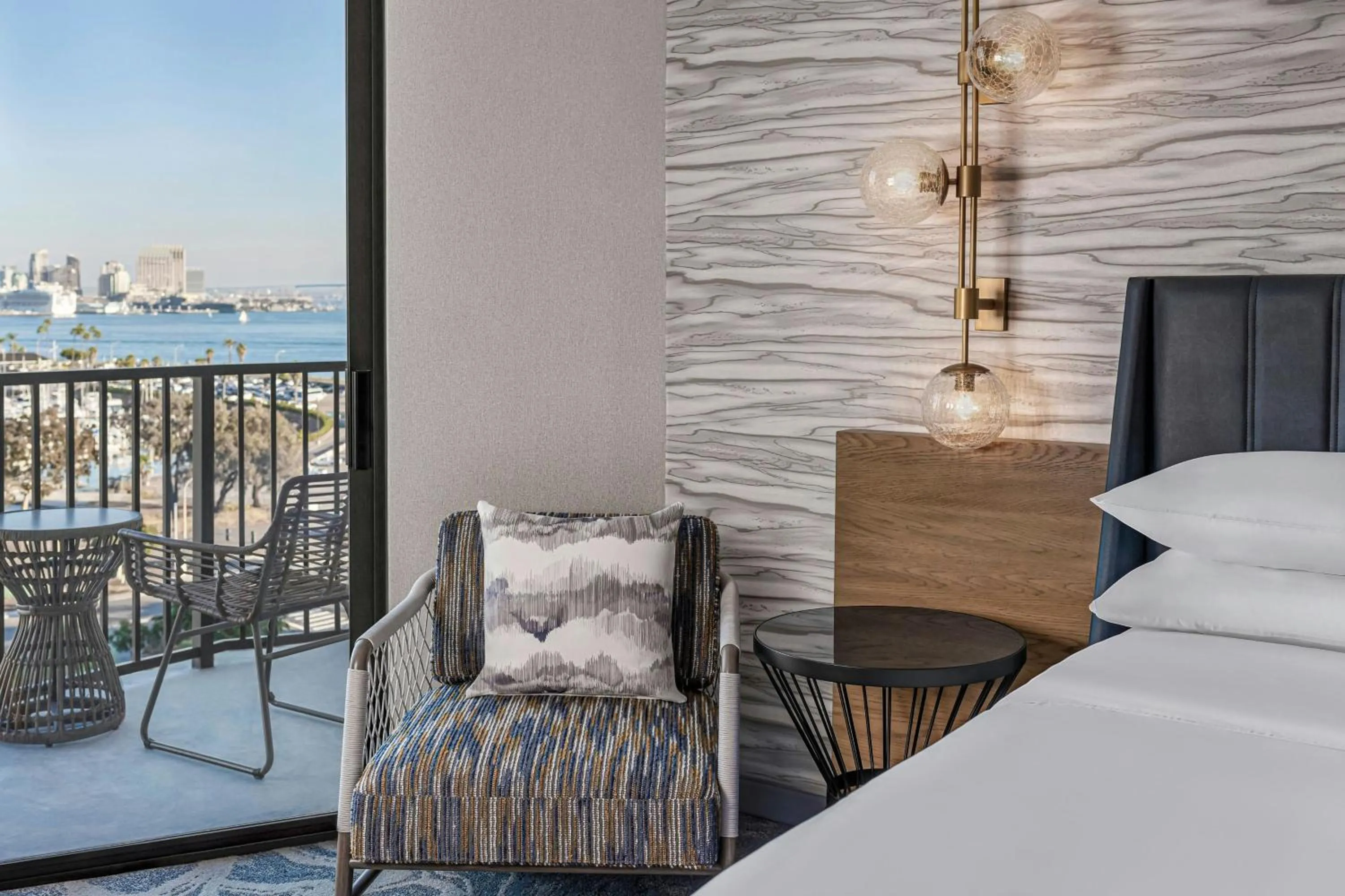 Photo of the whole room, Bed in Sheraton San Diego Resort