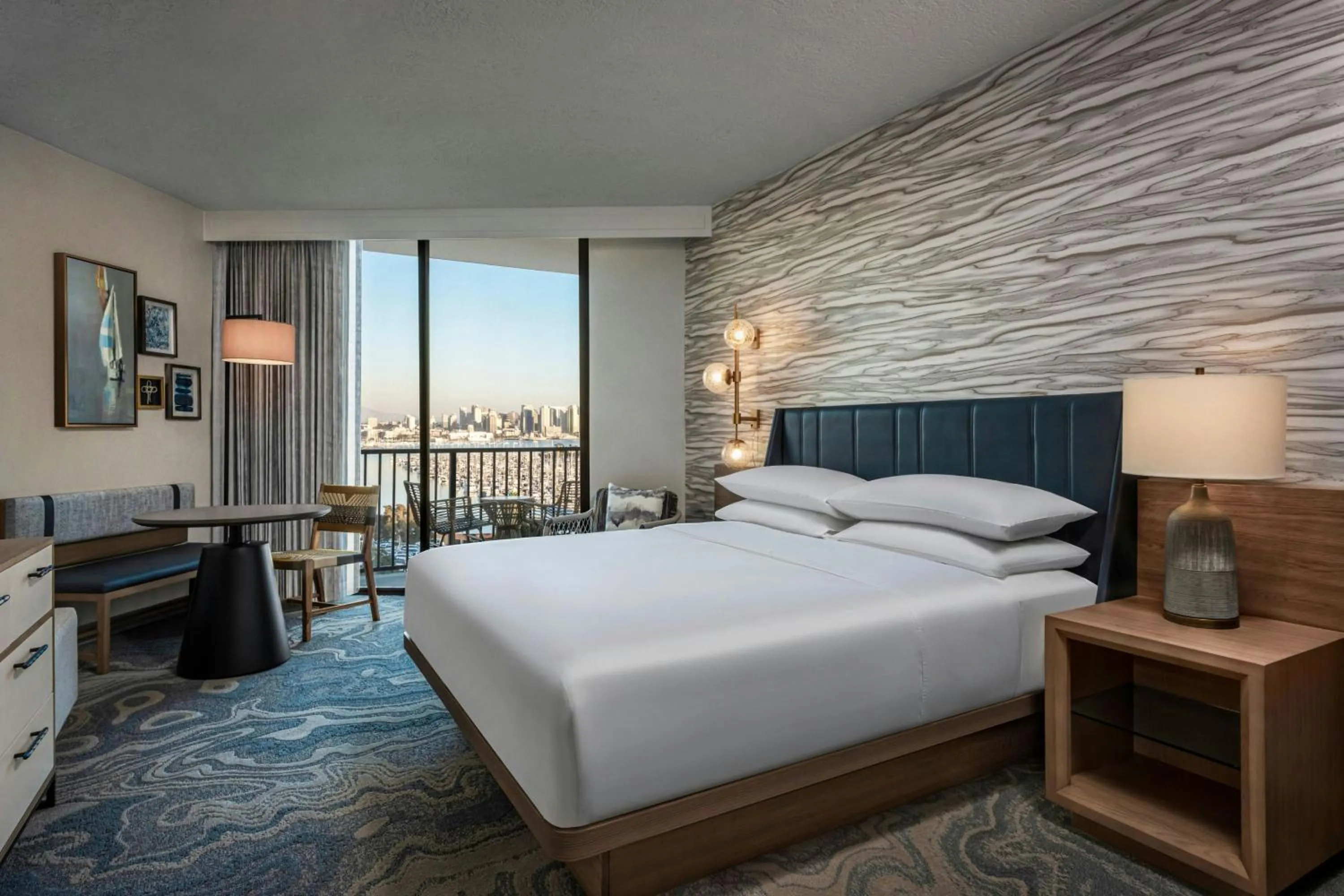 Photo of the whole room, Bed in Sheraton San Diego Resort