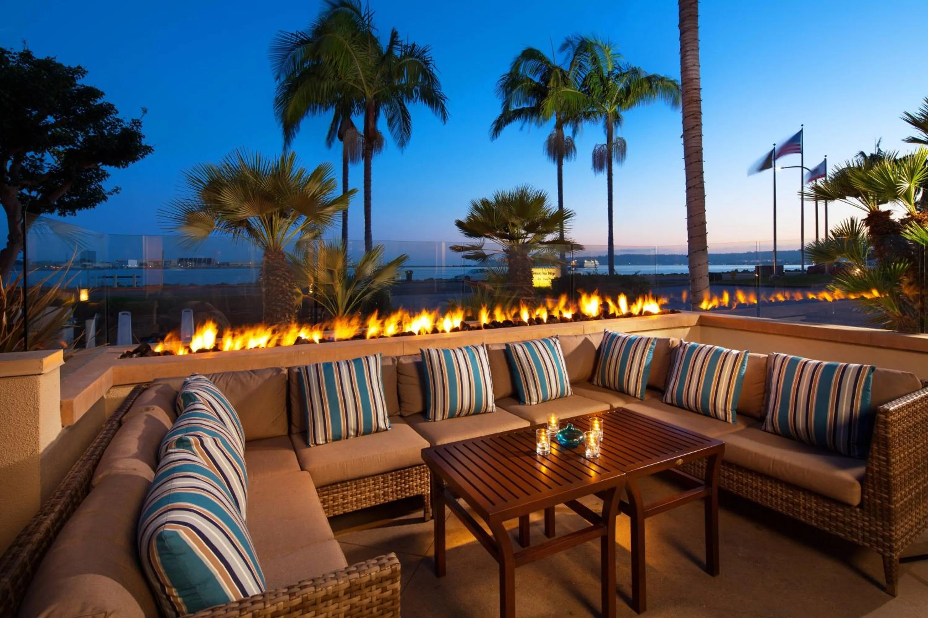 Lounge or bar in Sheraton San Diego Resort