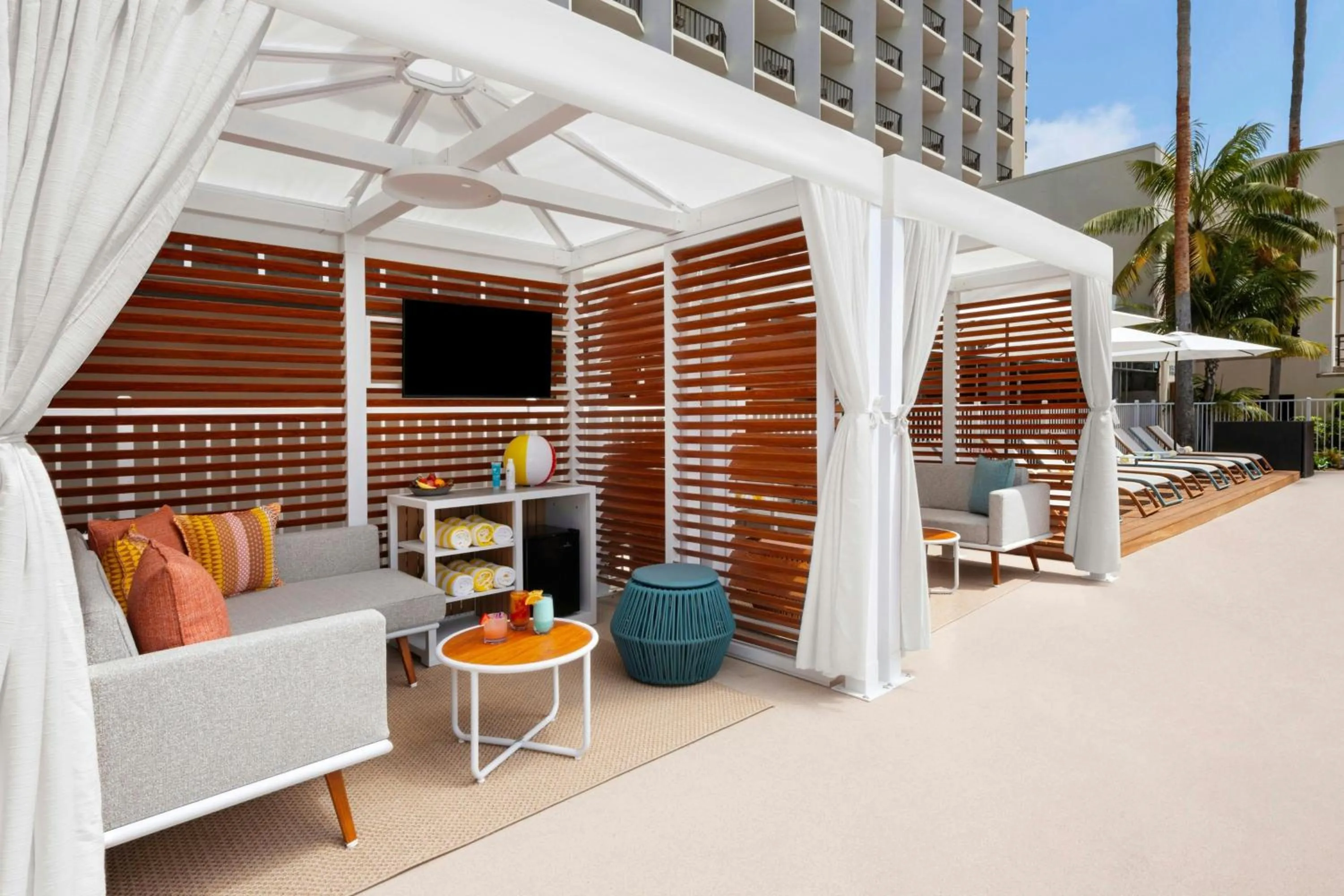 Swimming pool in Sheraton San Diego Resort